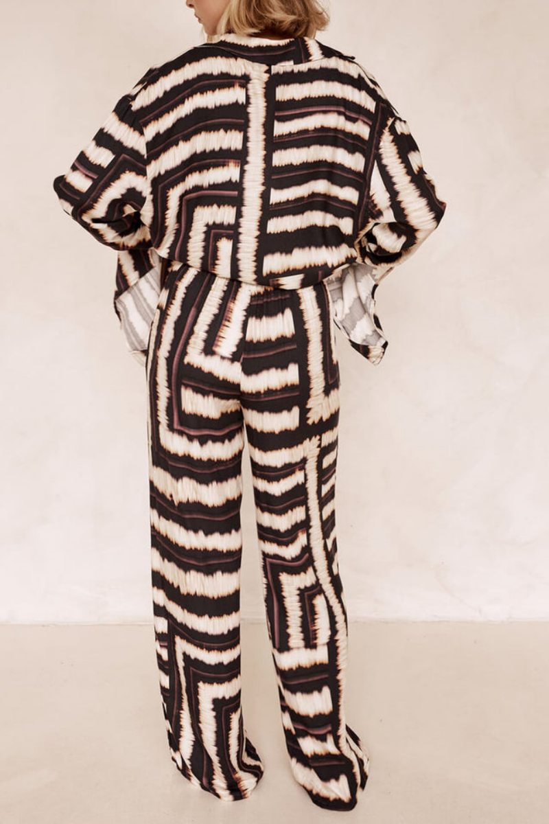 シグネチャー ストリップ テクスチャード チョコレート プリント バギー パンツ セット