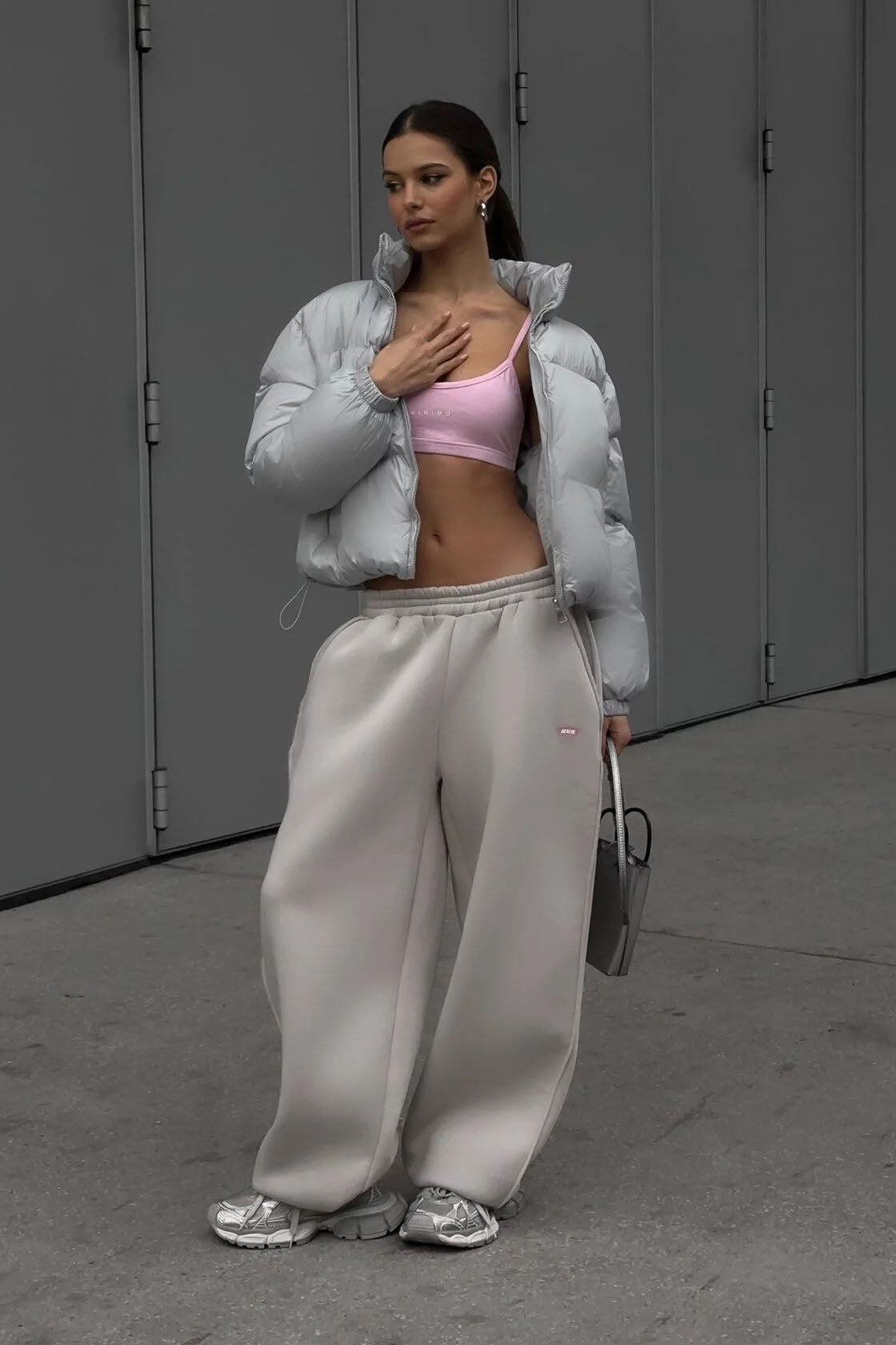 Robe longue évasée à bordures en dentelle brodée Joa