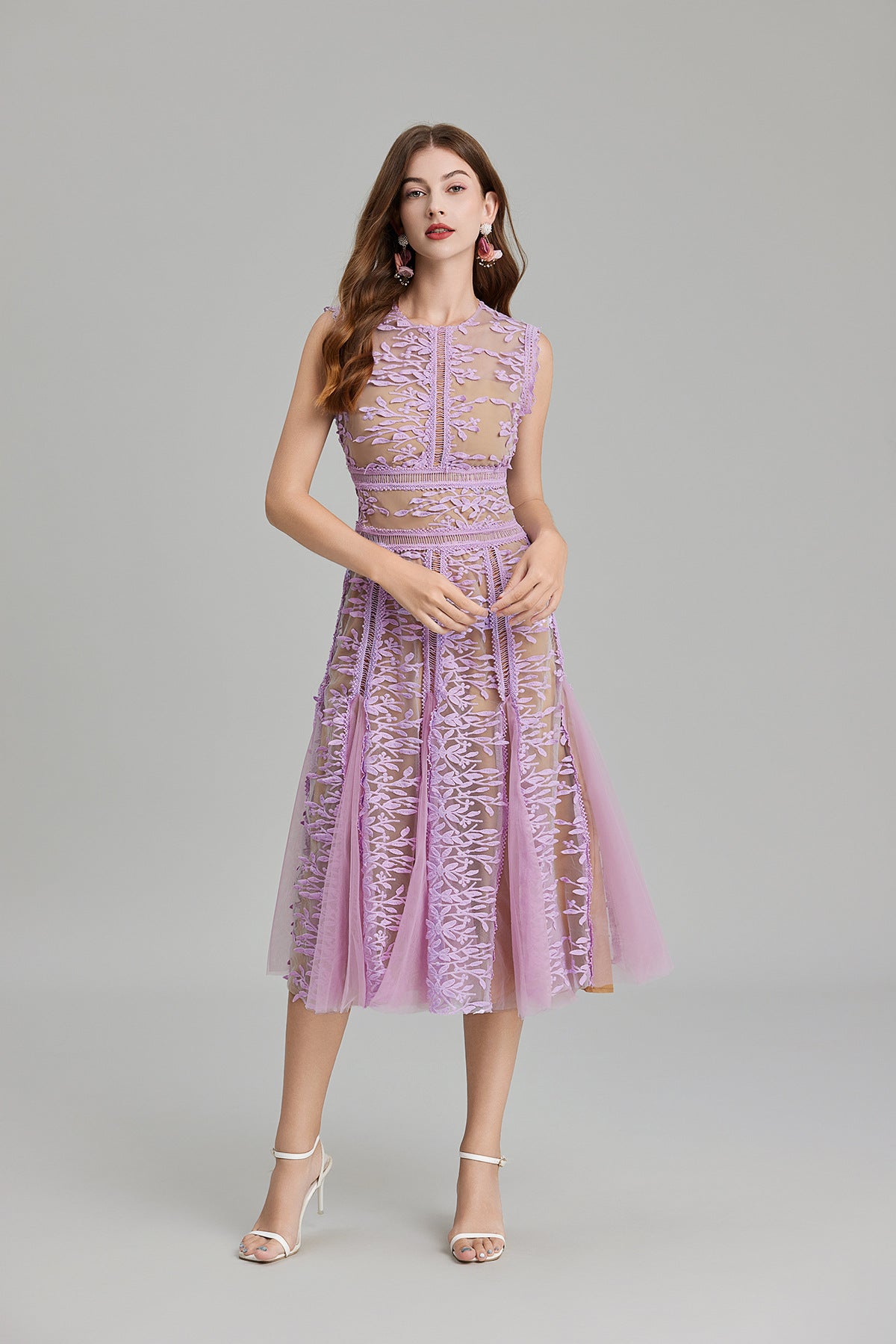 Abito midi ricamato in rete con scollo tondo Maëlle in beige
