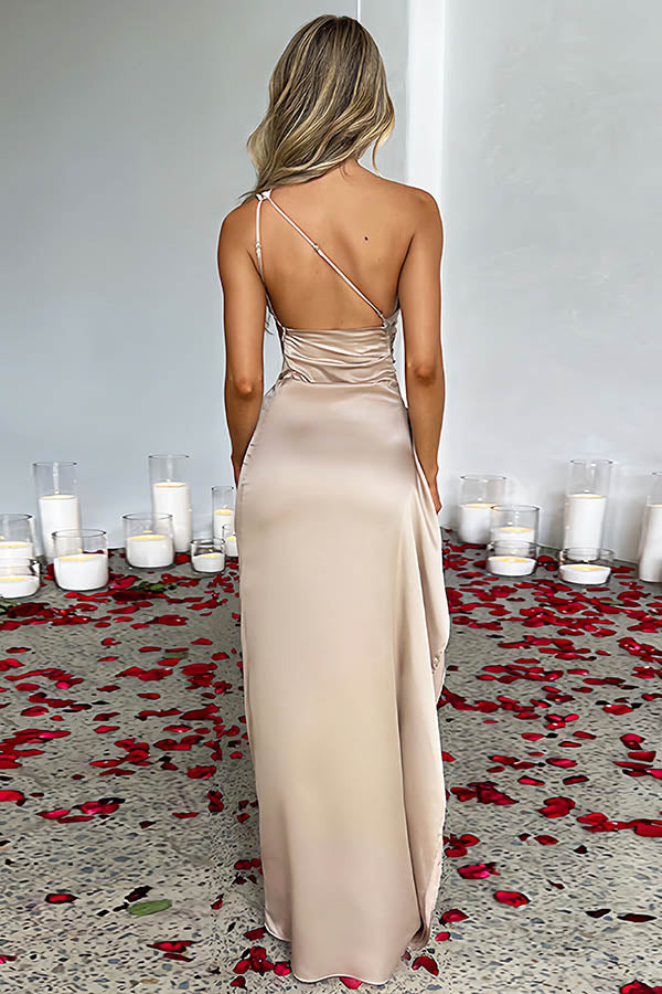 Maxikleid aus Satin mit Schlitz
