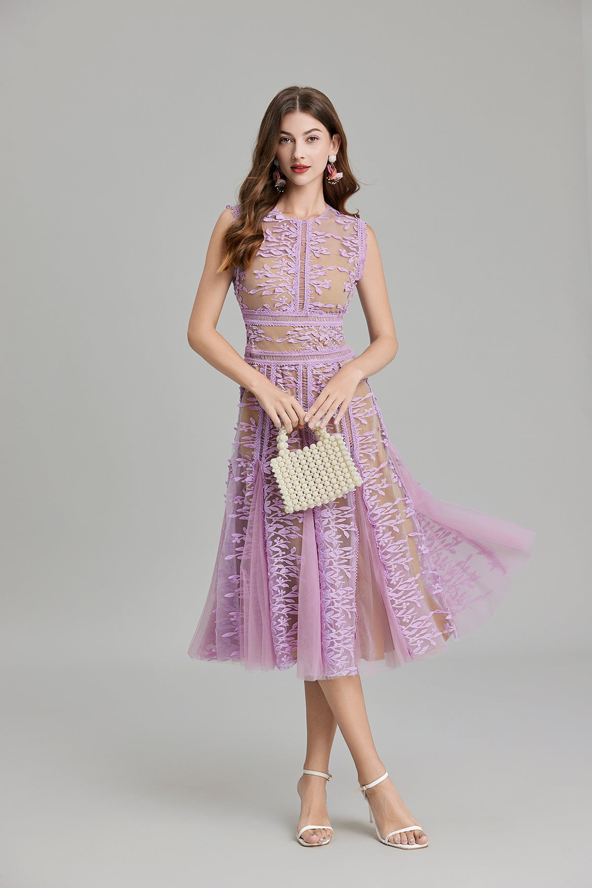 Abito midi ricamato in rete con scollo tondo Maëlle in beige