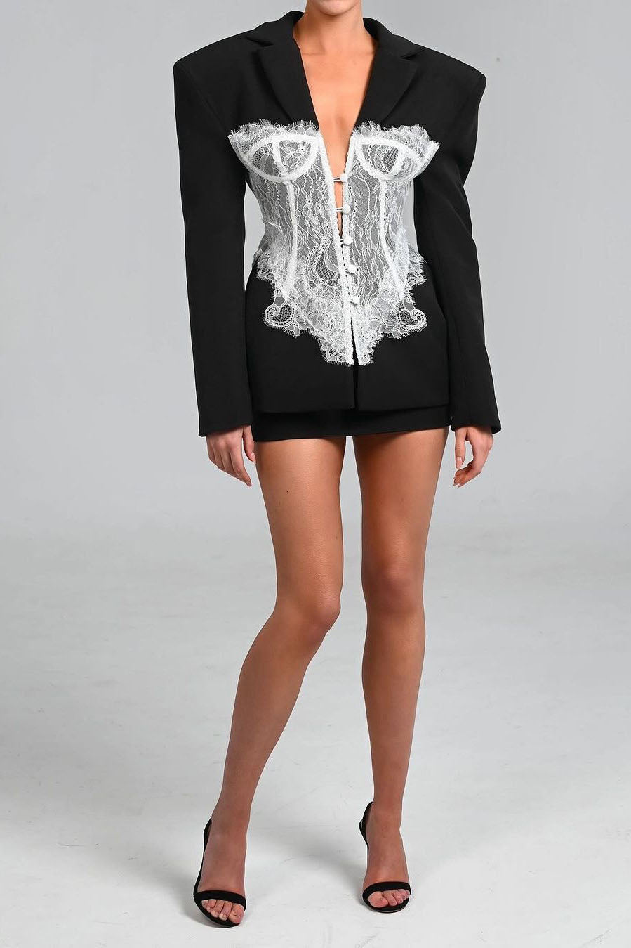 שמלת מקסי מתפרצת רקומה של ג'ואה תחרה גזורה