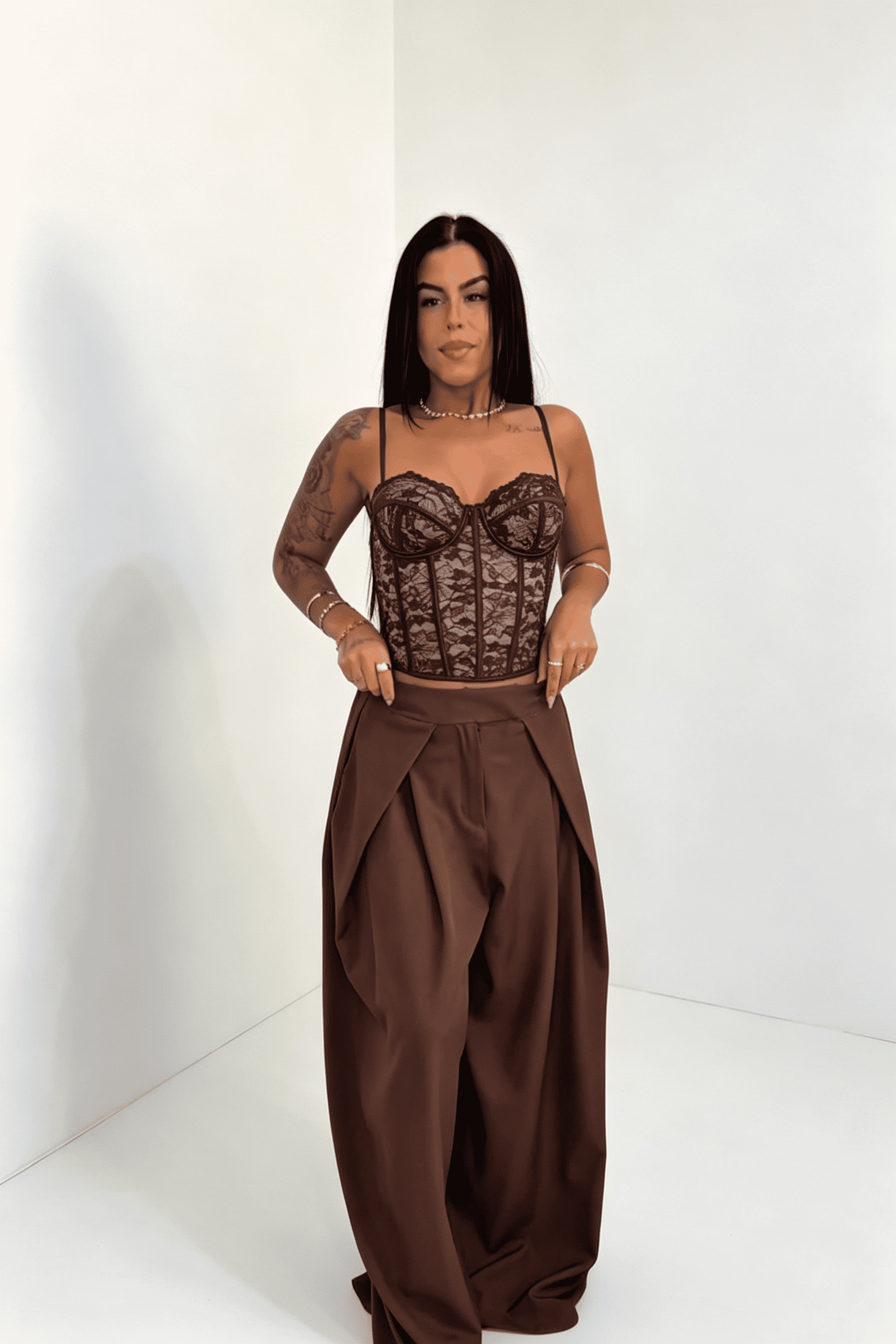 Pantalon marron taille haute à jambes larges