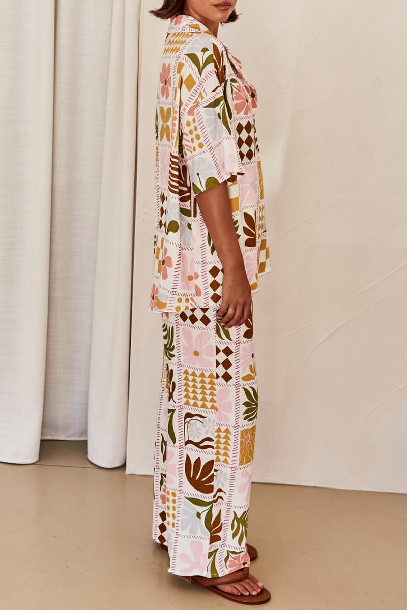 Conjunto sofisticado de duas peças com estampa exclusiva e folgada