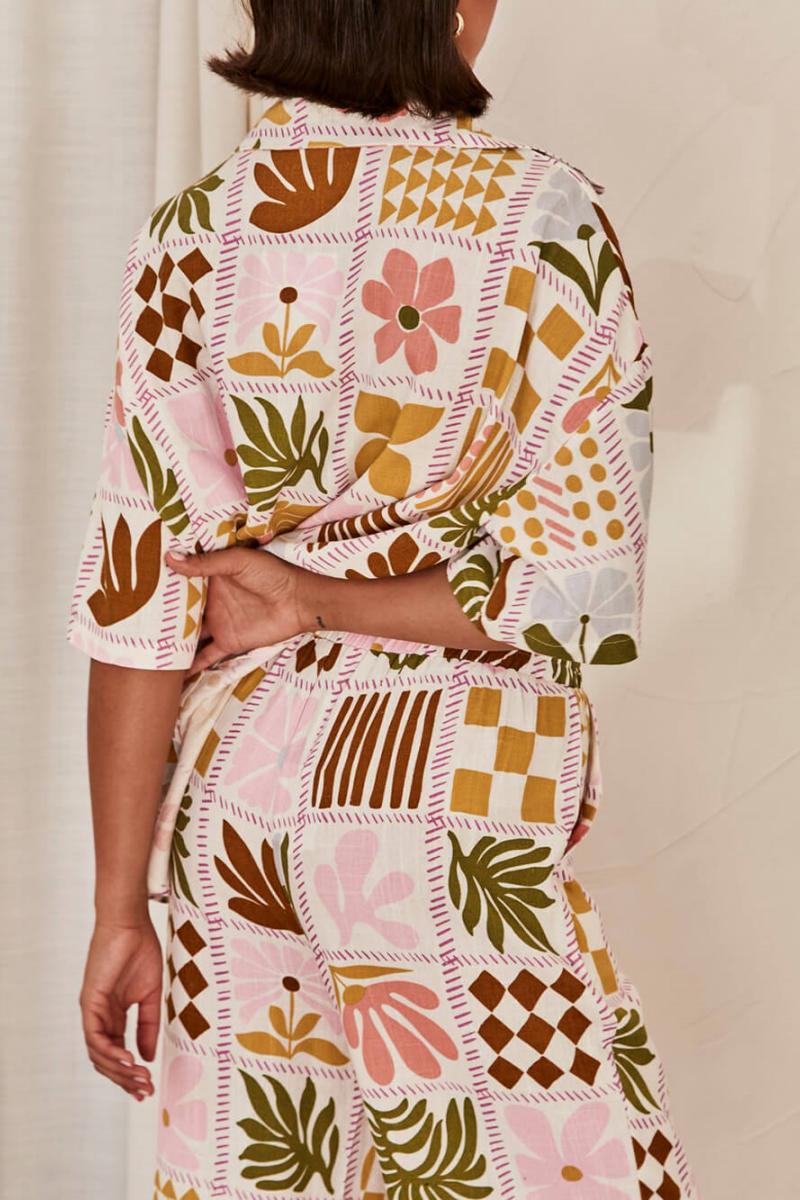 Conjunto sofisticado de duas peças com estampa exclusiva e folgada