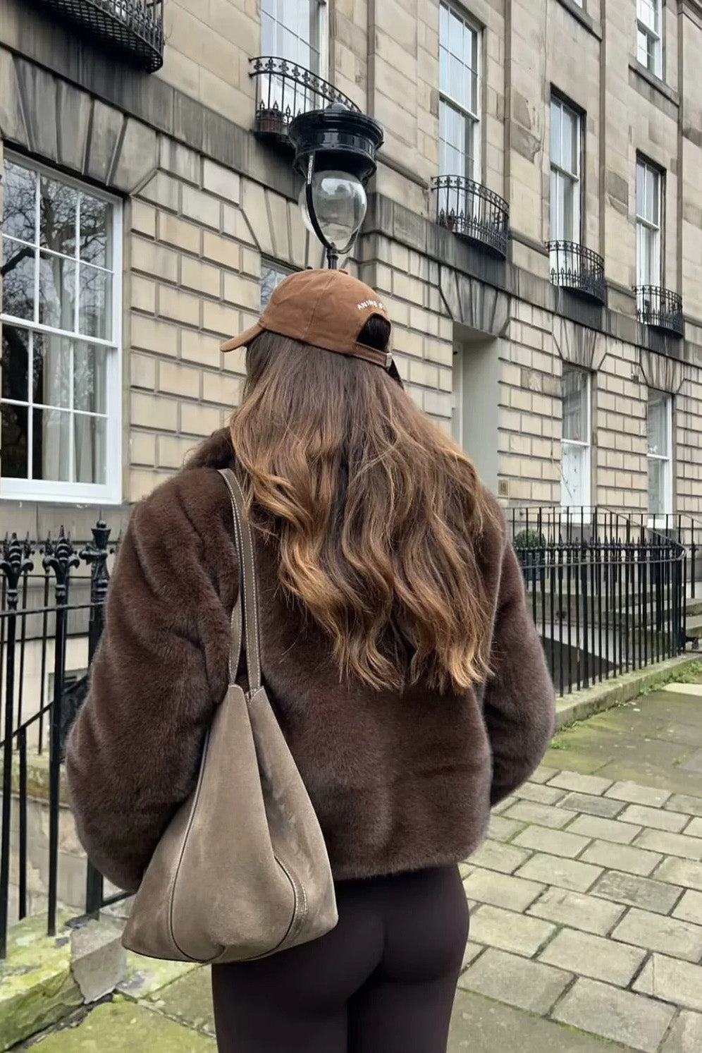 فستان جوا طويل مطرز بالدانتيل