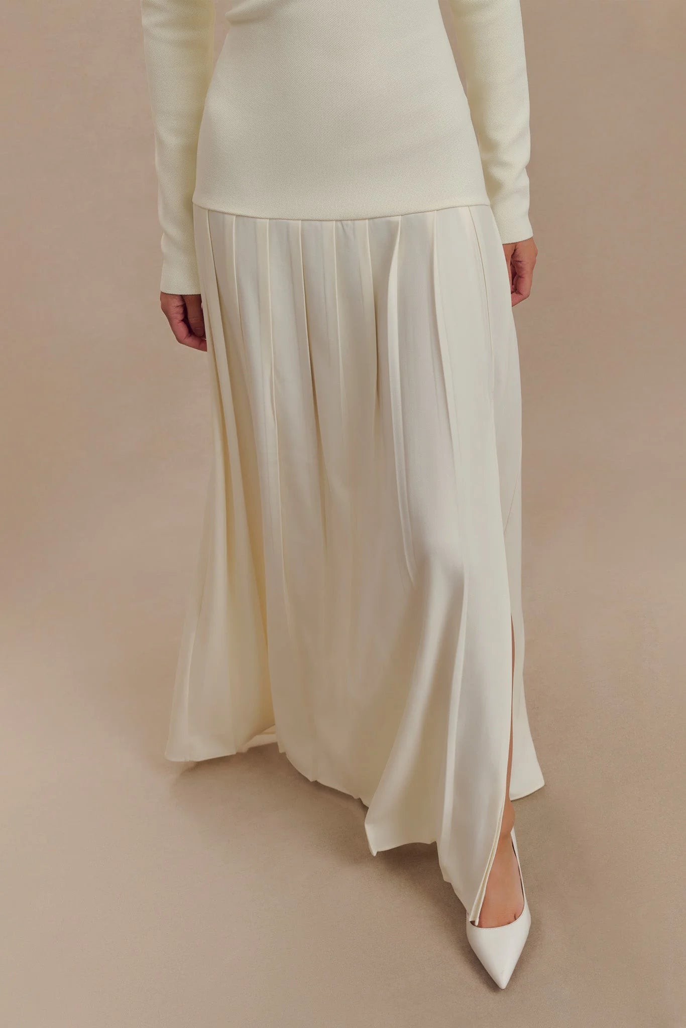 Abito lungo in maglia con spalle scoperte - Avorio