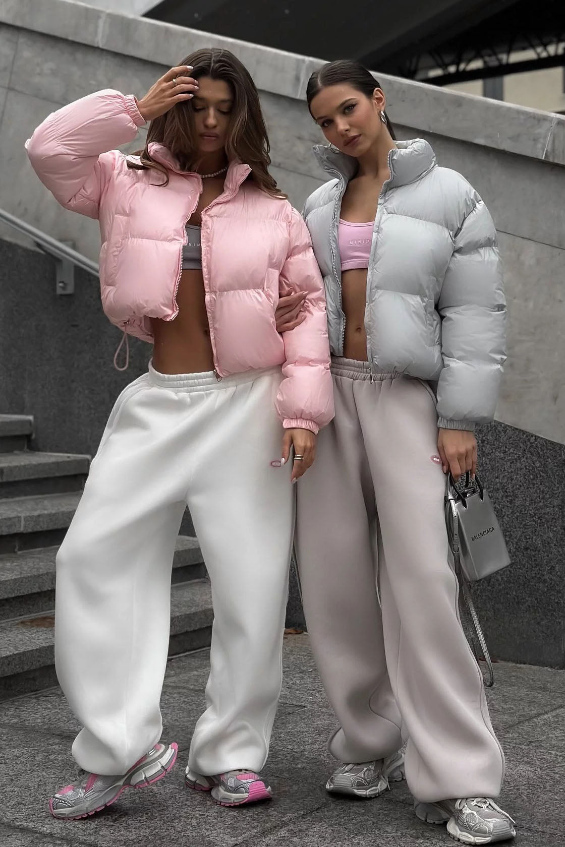 Robe longue évasée à bordures en dentelle brodée Joa