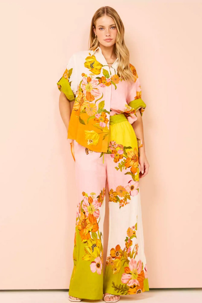 Conjunto de calças largas com bolsos na cintura elástica e estampa exclusiva