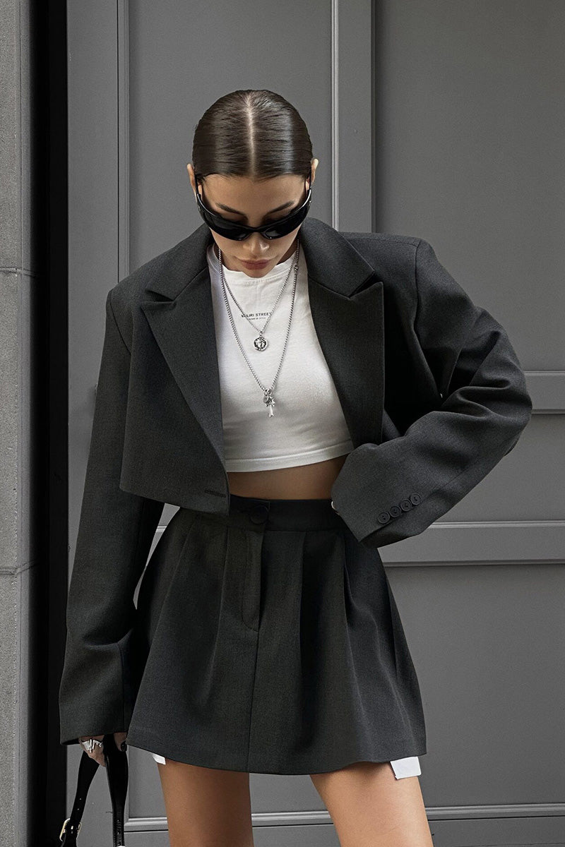 Robe mi-longue à manches courtes avec appliqués floraux Grace