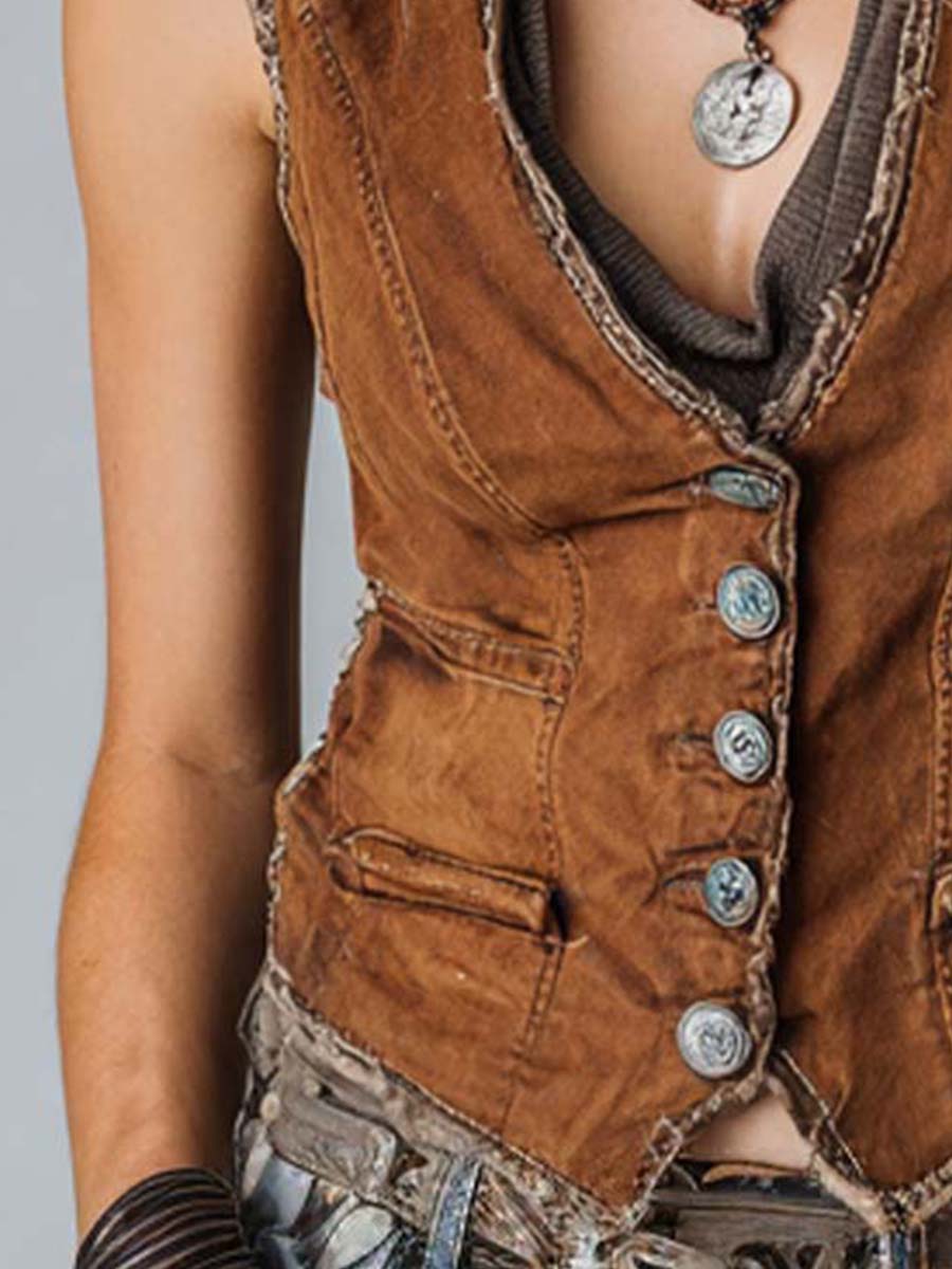 Gewassen karamel denim vest met messing knoop en stiksels