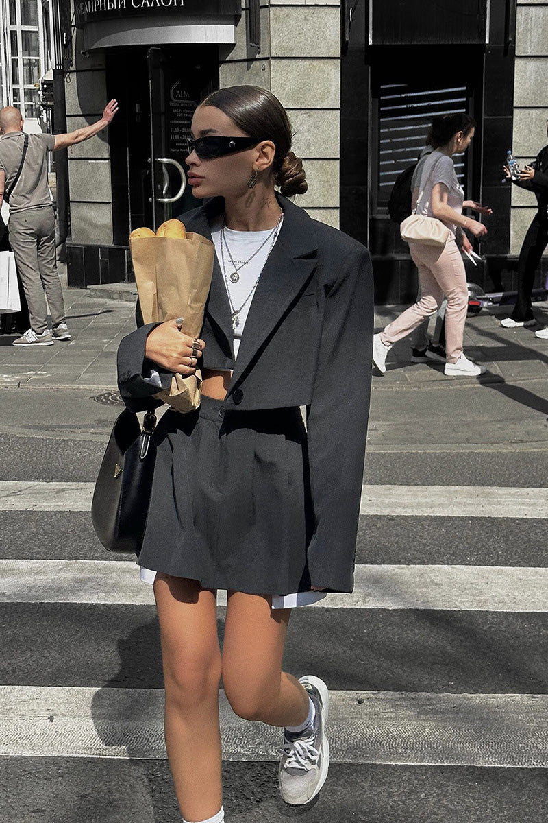 Robe mi-longue à manches courtes avec appliqués floraux Grace