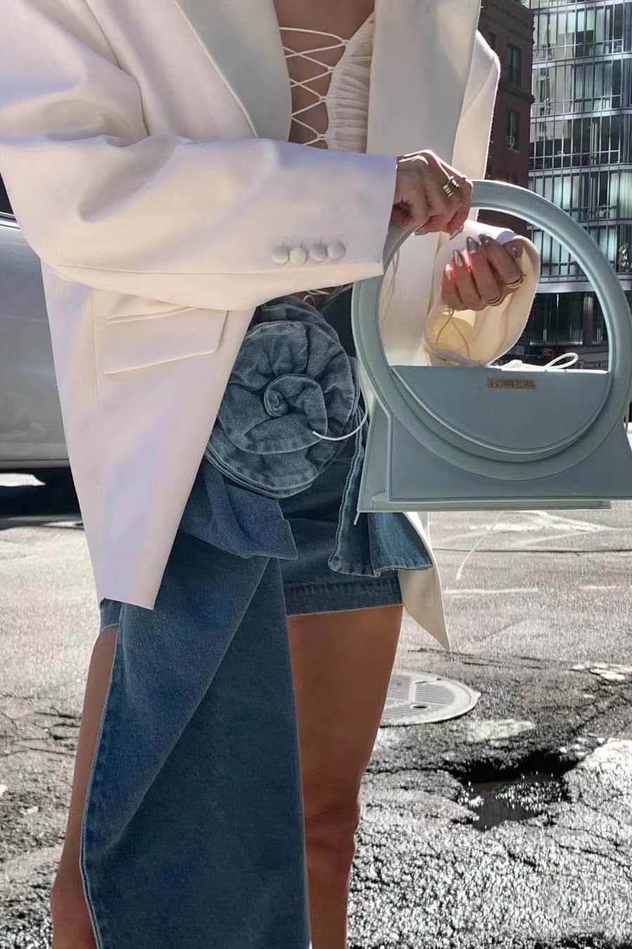 Saia Mini de Denim com Rosas 3D