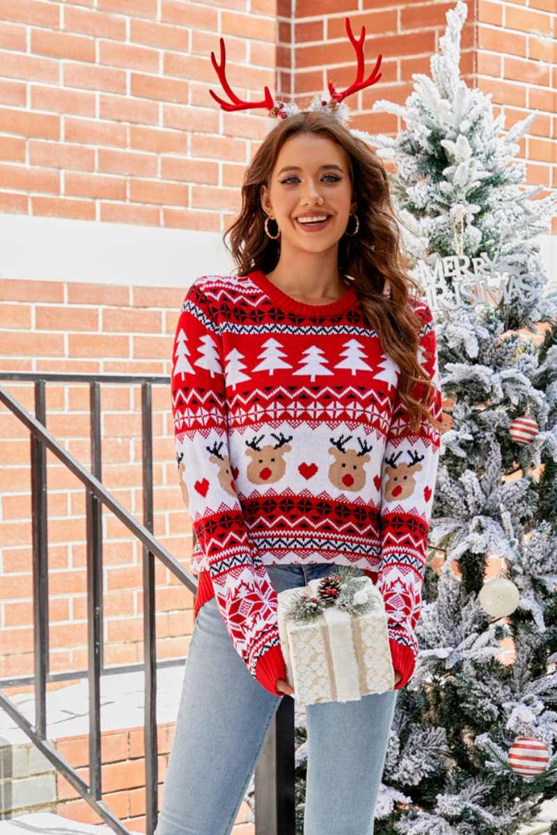 Weihnachtspullover mit Bären- und Geweihmuster