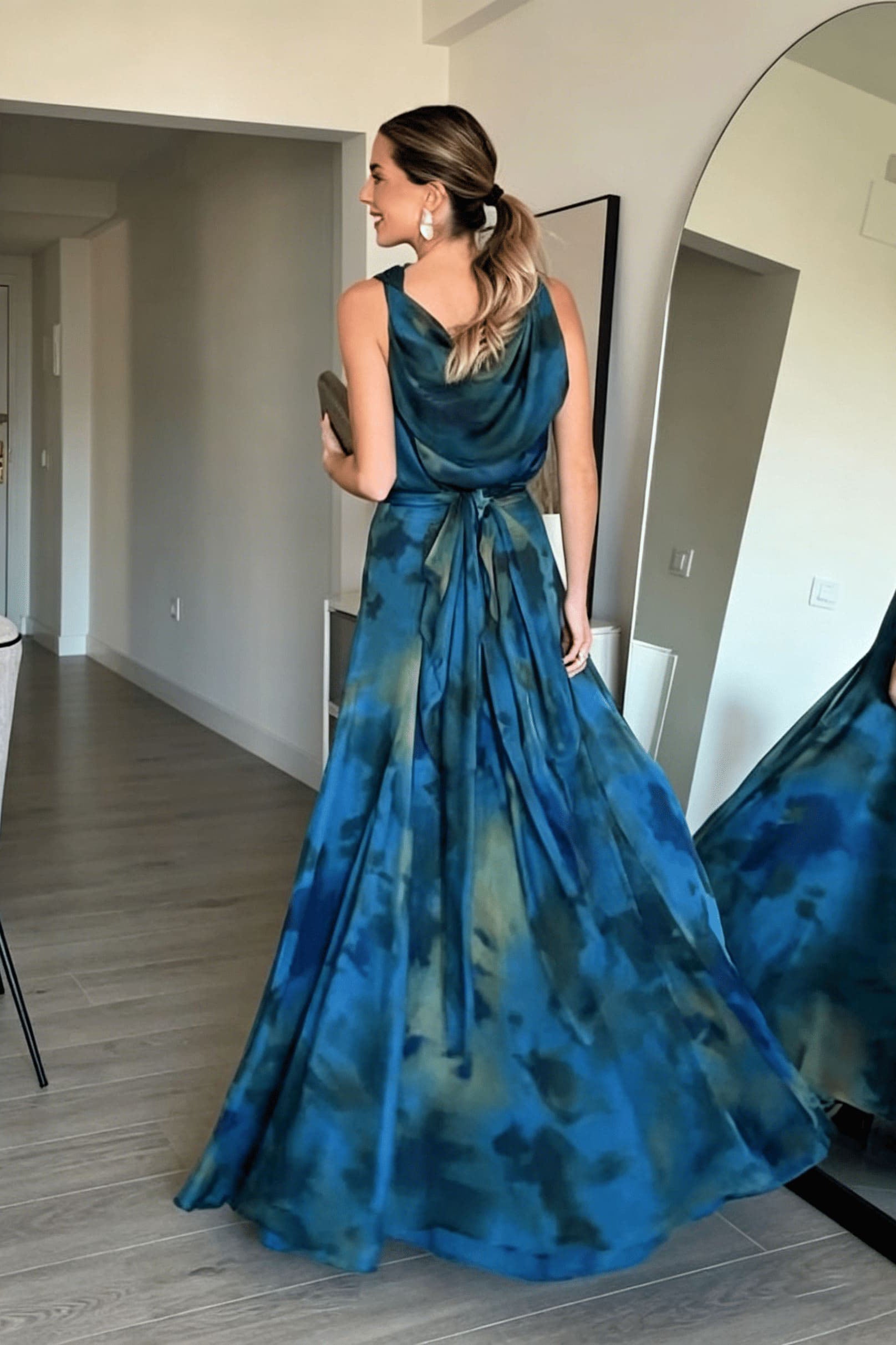 Elegante crèmekleurige geplooide maxi-jurk