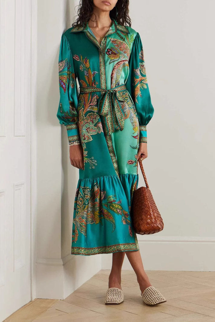 Satin blommig klänning