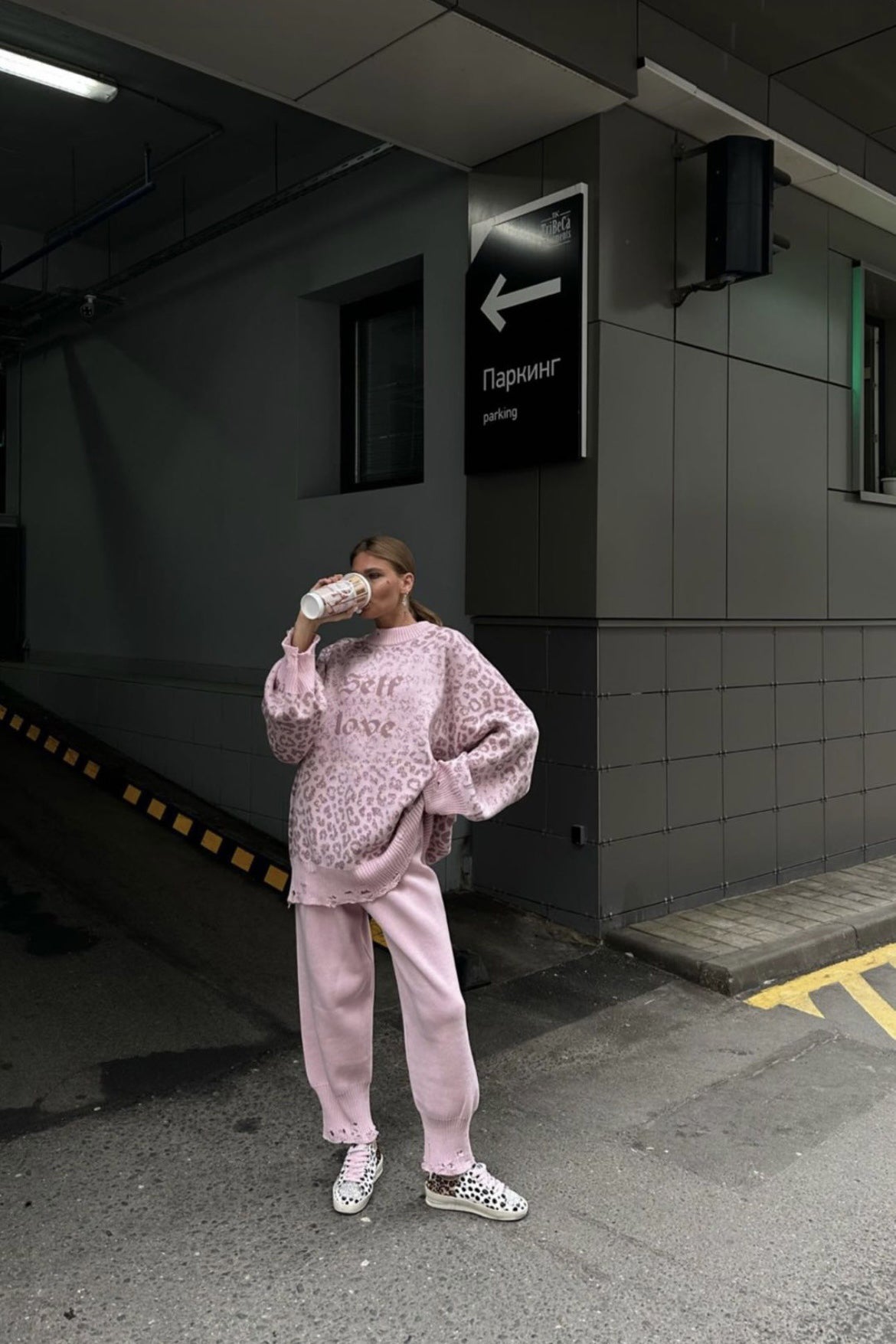 Abito lungo svasato con pizzo ricamato Joa