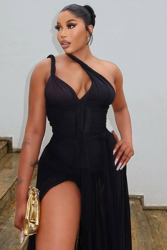 Vestido ajustado con abertura alta y espalda descubierta