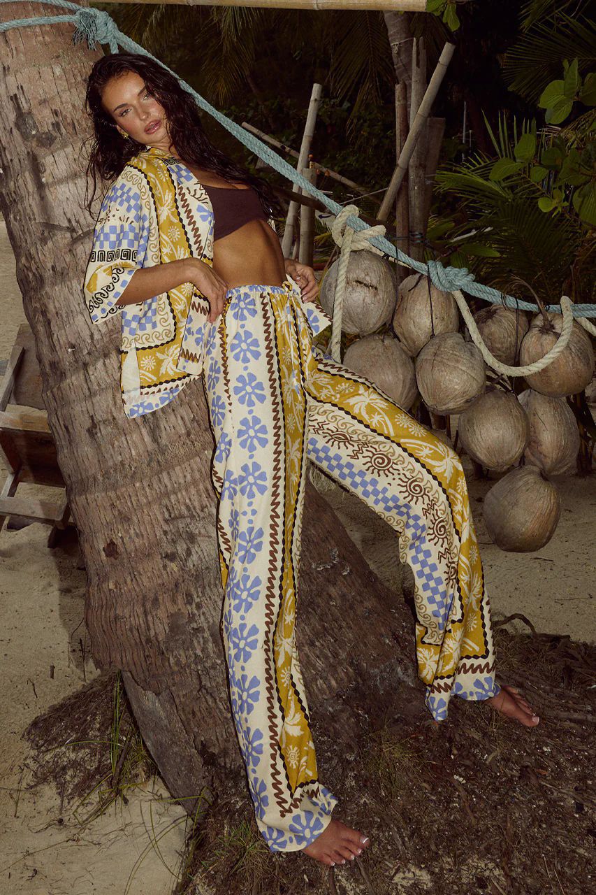 Květinová souprava na dovolenou s dlouhým rukávem a zavazováním v pase