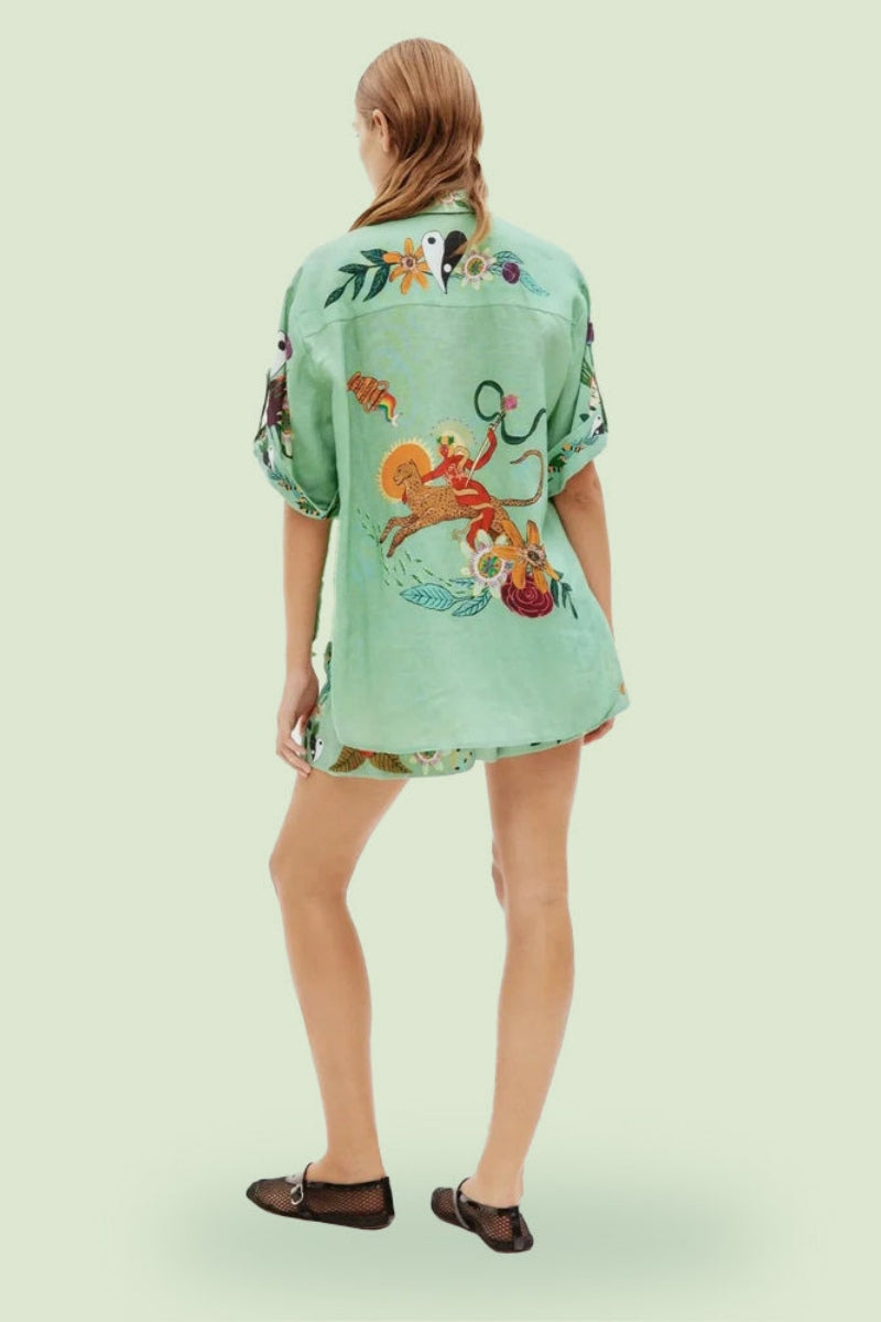 Conjunto de camisa y pantalones cortos sueltos con estampado étnico único