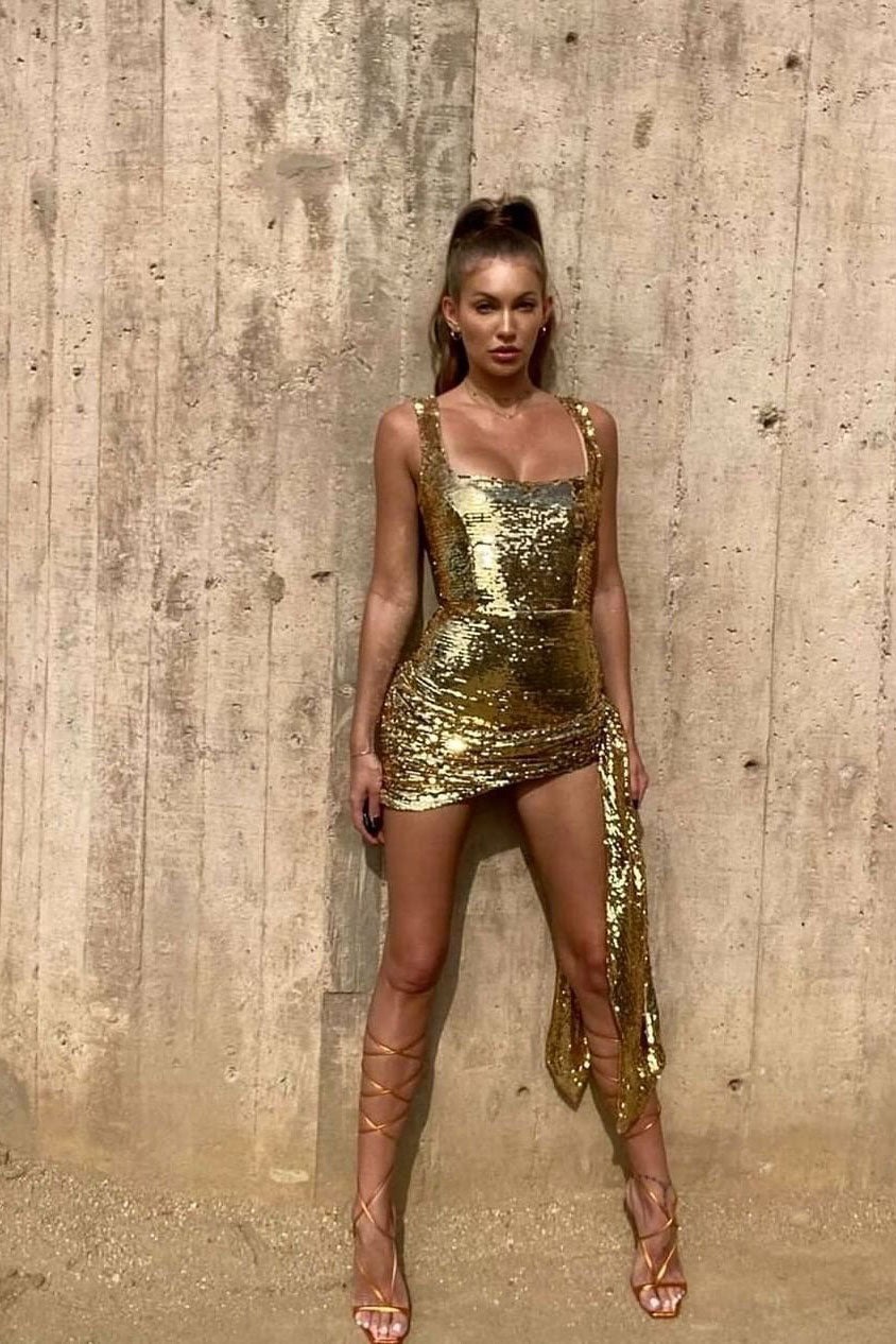 Square-Neck Gold Romance