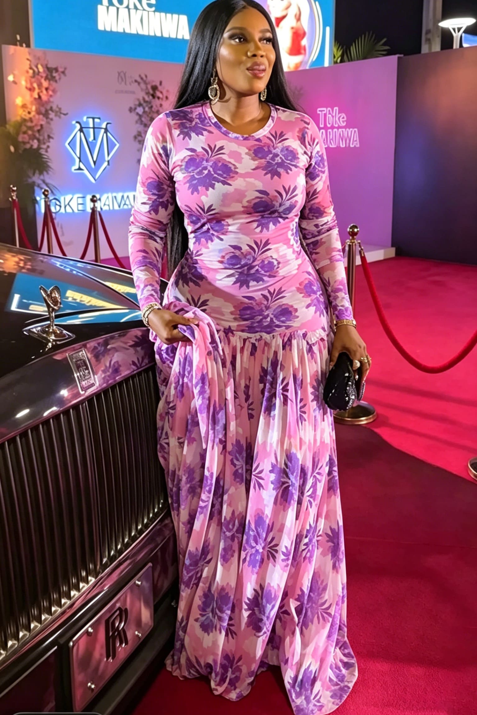 Elegancka kremowa plisowana sukienka maxi