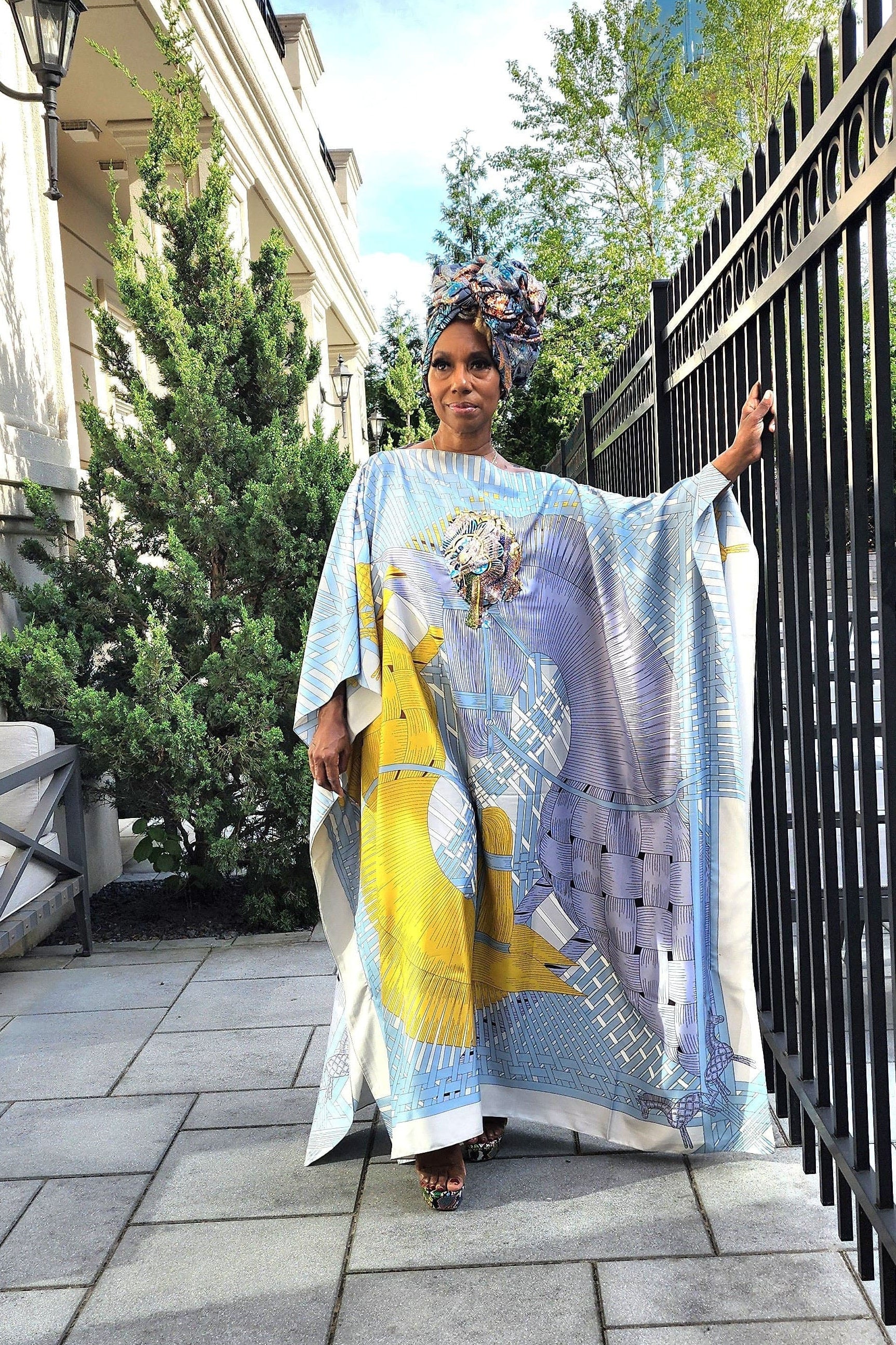 Robe longue kaftan à motif cheval abstrait