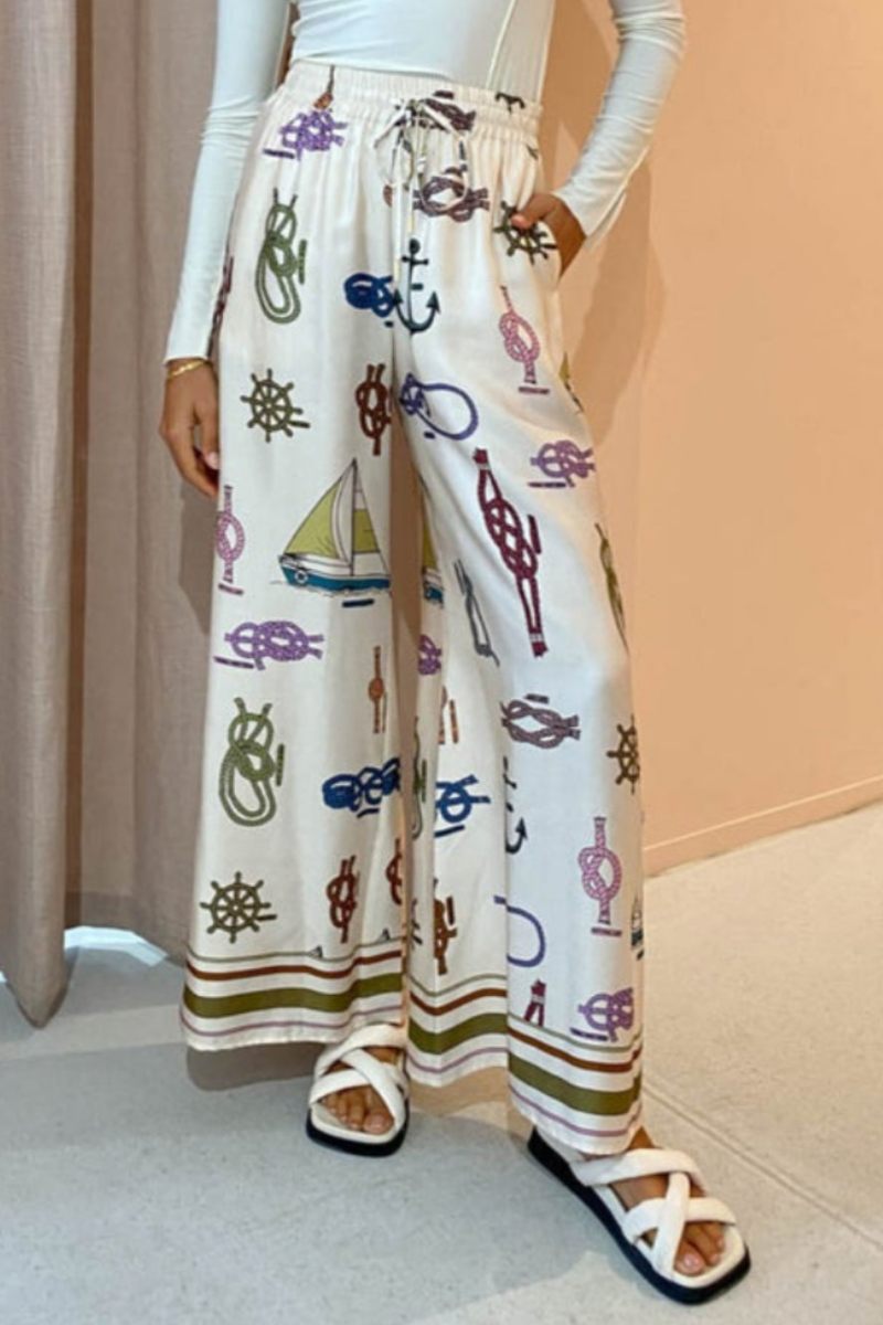 Conjunto de pantalones con motivos náuticos dibujados a mano