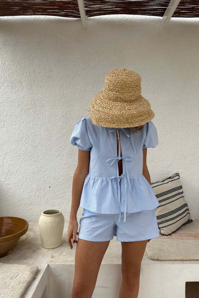 Szorty z bawełnianej bluzki z peplum, wiązane z przodu