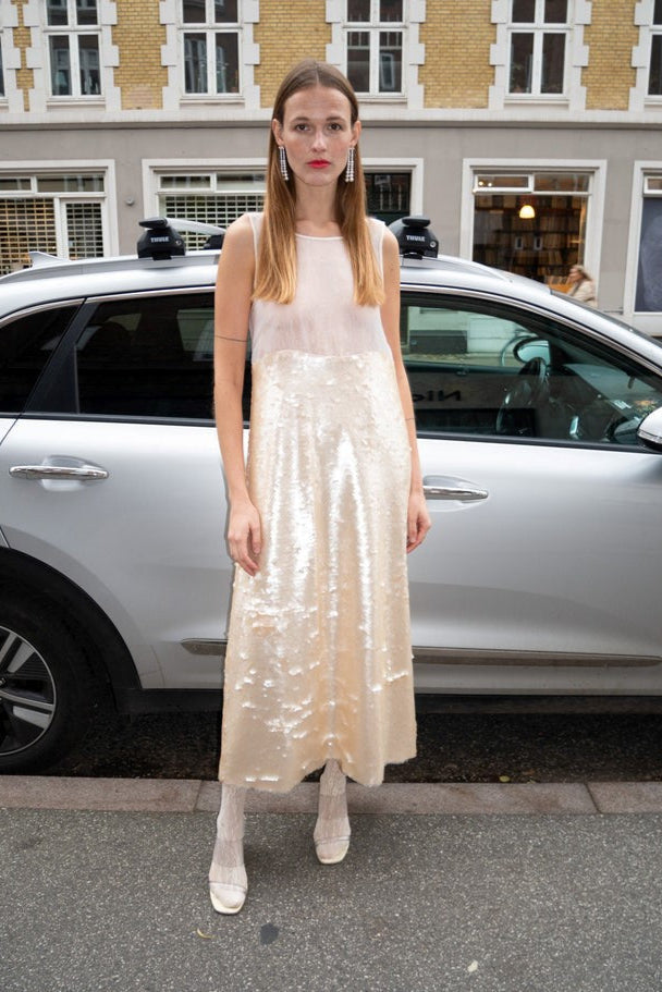 Vestido midi con lentejuelas Lilah