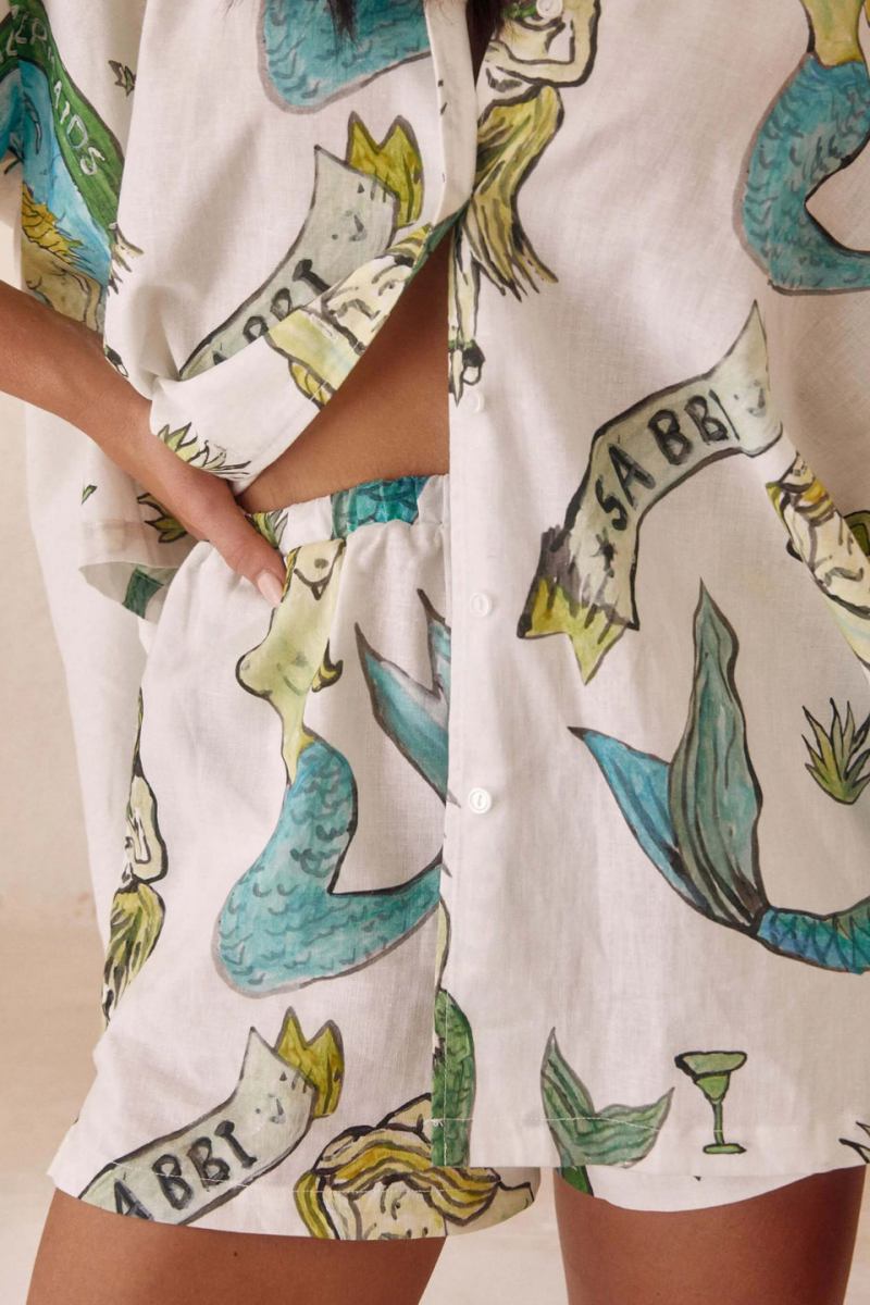 Set da due pezzi con pantaloncini larghi con stampa sirena natalizia