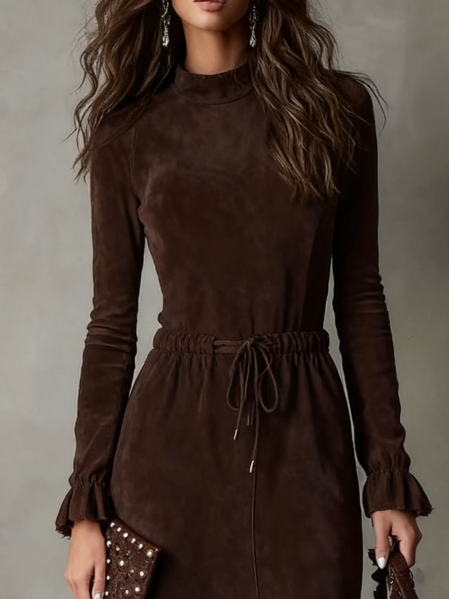 Elegant donkelbrongt Veloursléier-Midi-Kleed mat Zuchband an onreegelméissegem Schnëtt