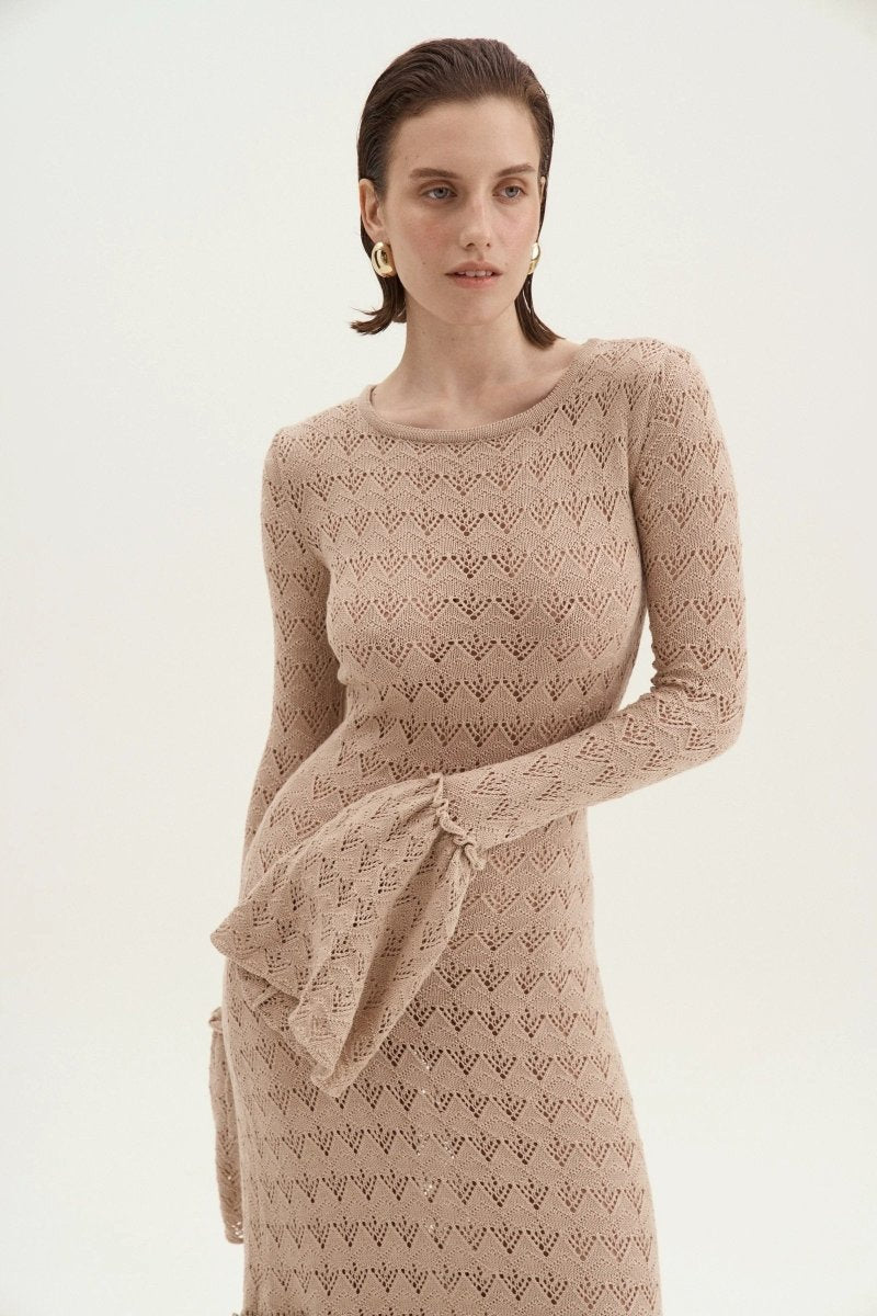 Pletené maxi šaty s kulatým výstřihem a manžetou