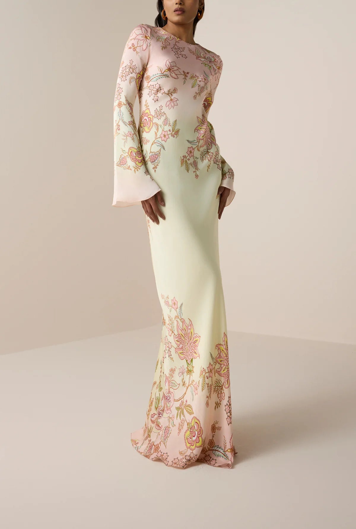 Ombre blomstrete maxikjole med knyting bak