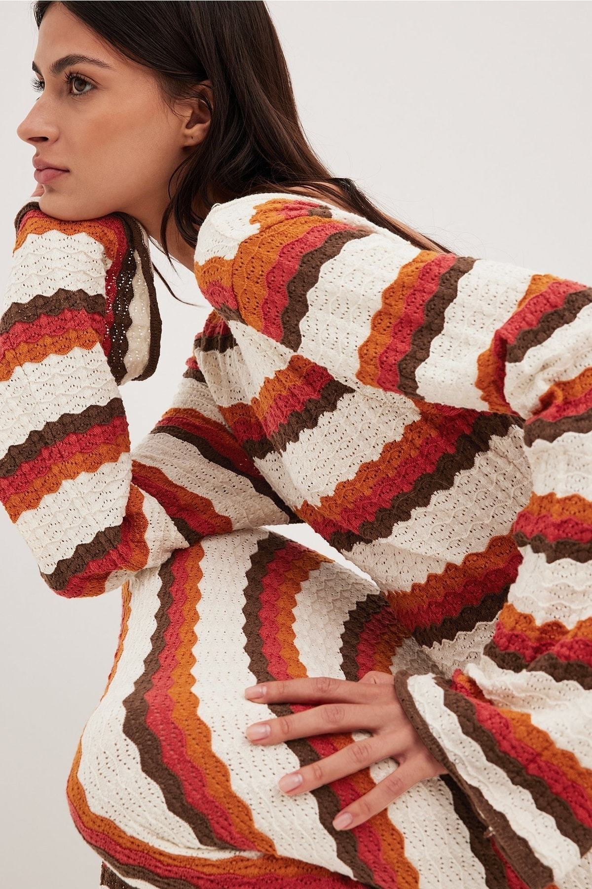 Robe longue en tricot dos nu à motif zigzag tissé Calista