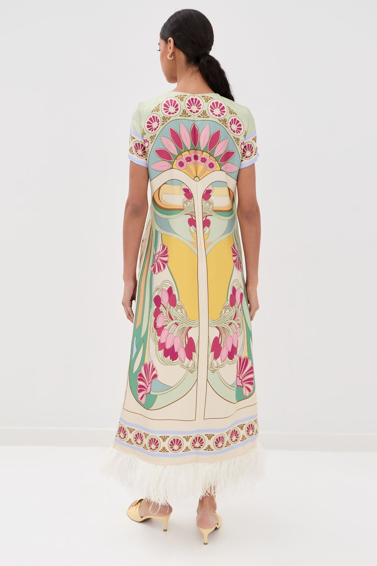 Vestido Midi Art Déco com Penas na Barra