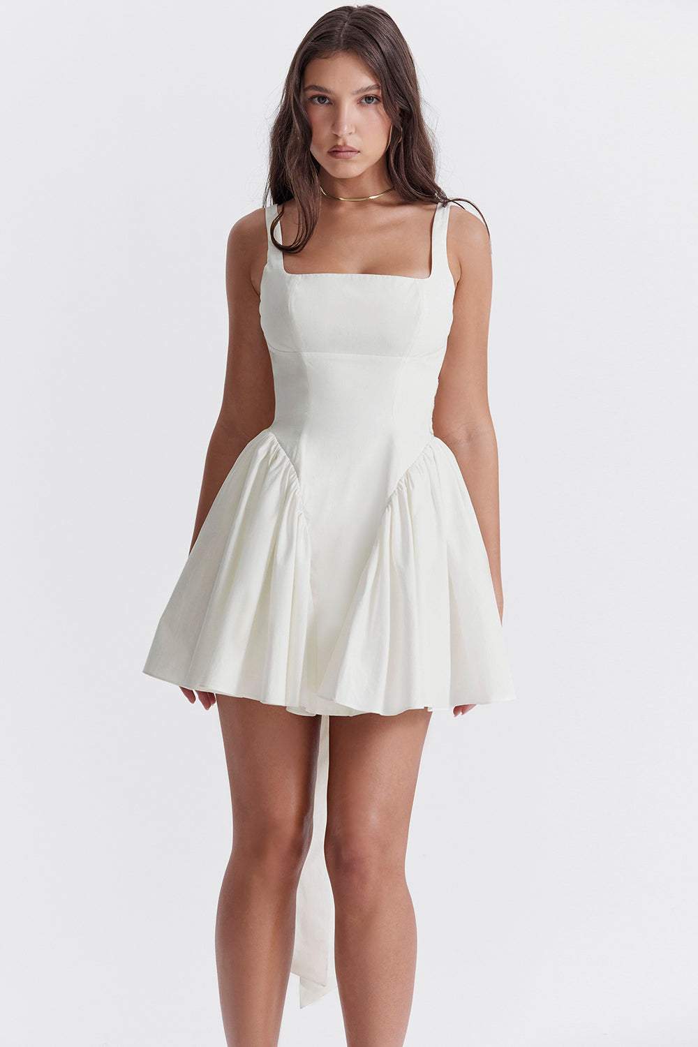 Robe courte dos nu avec nœud papillon Debby