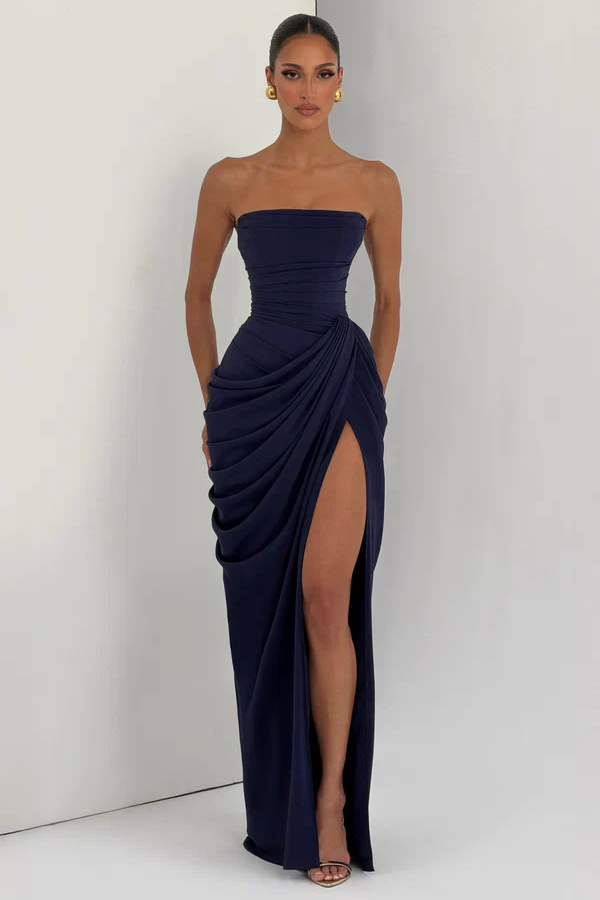 Statement halter-kjole med frynser, maxi-length