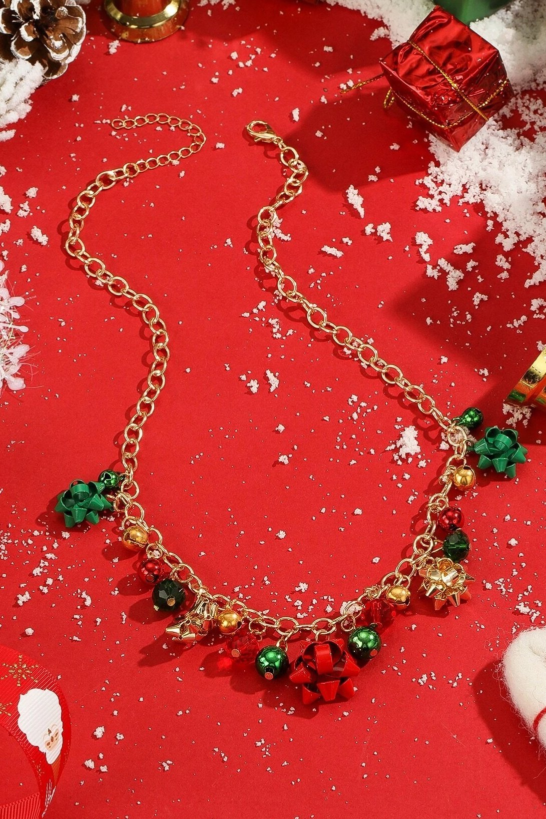 Collar de flores de aleación con cascabel navideño de Eileen