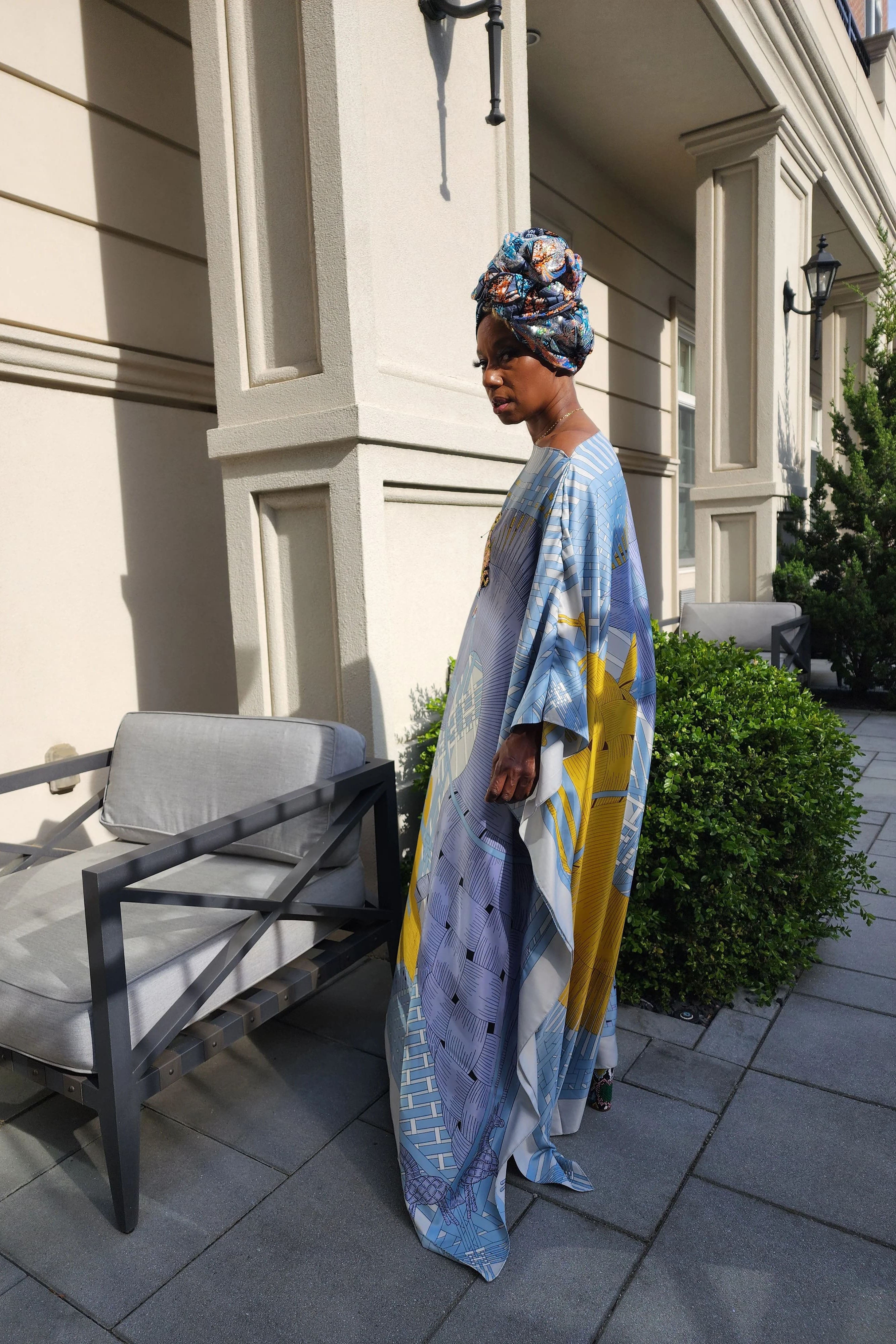 Robe longue kaftan à motif cheval abstrait