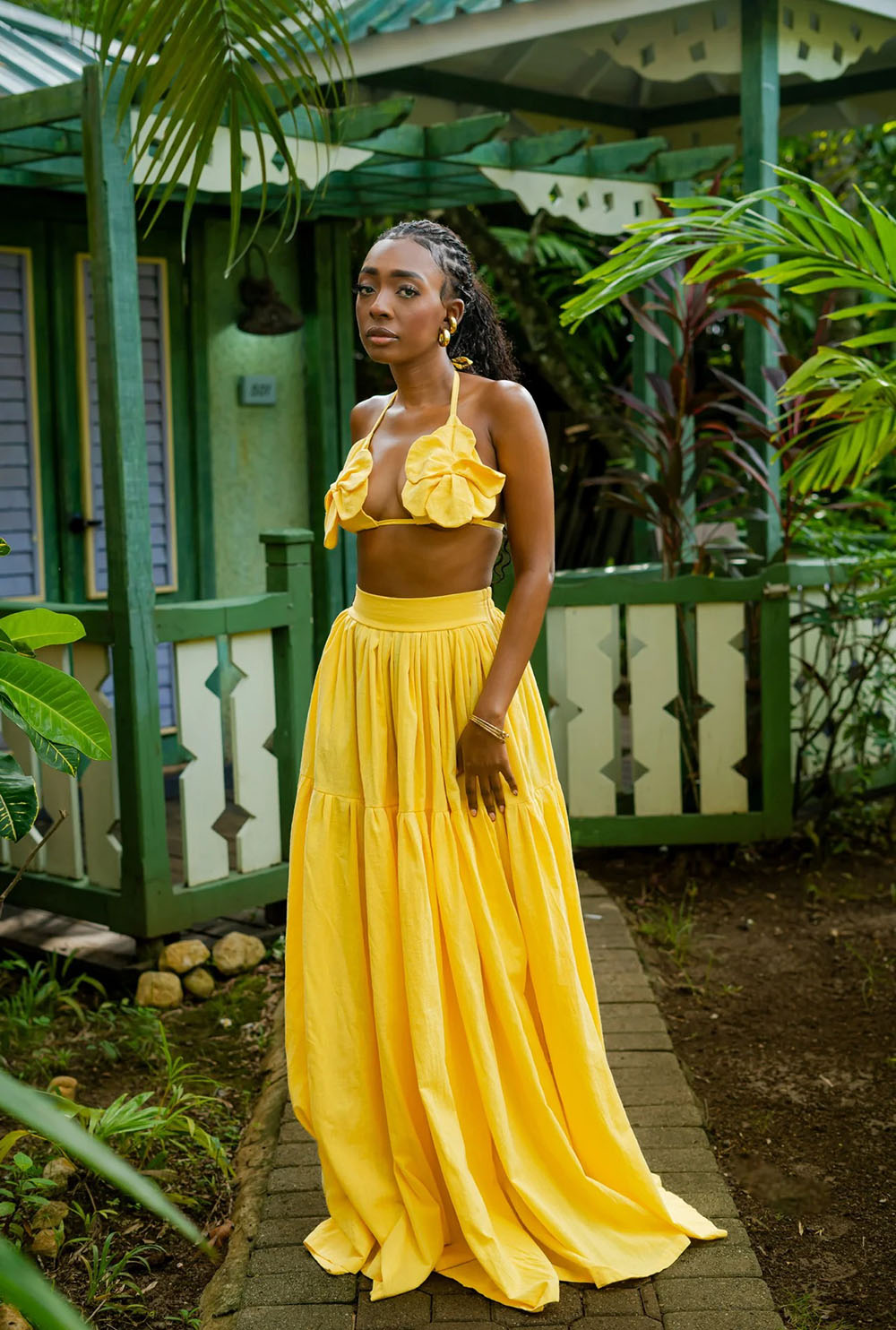 Rochie maxi evazată cu imprimeu abstract îndrăzneț