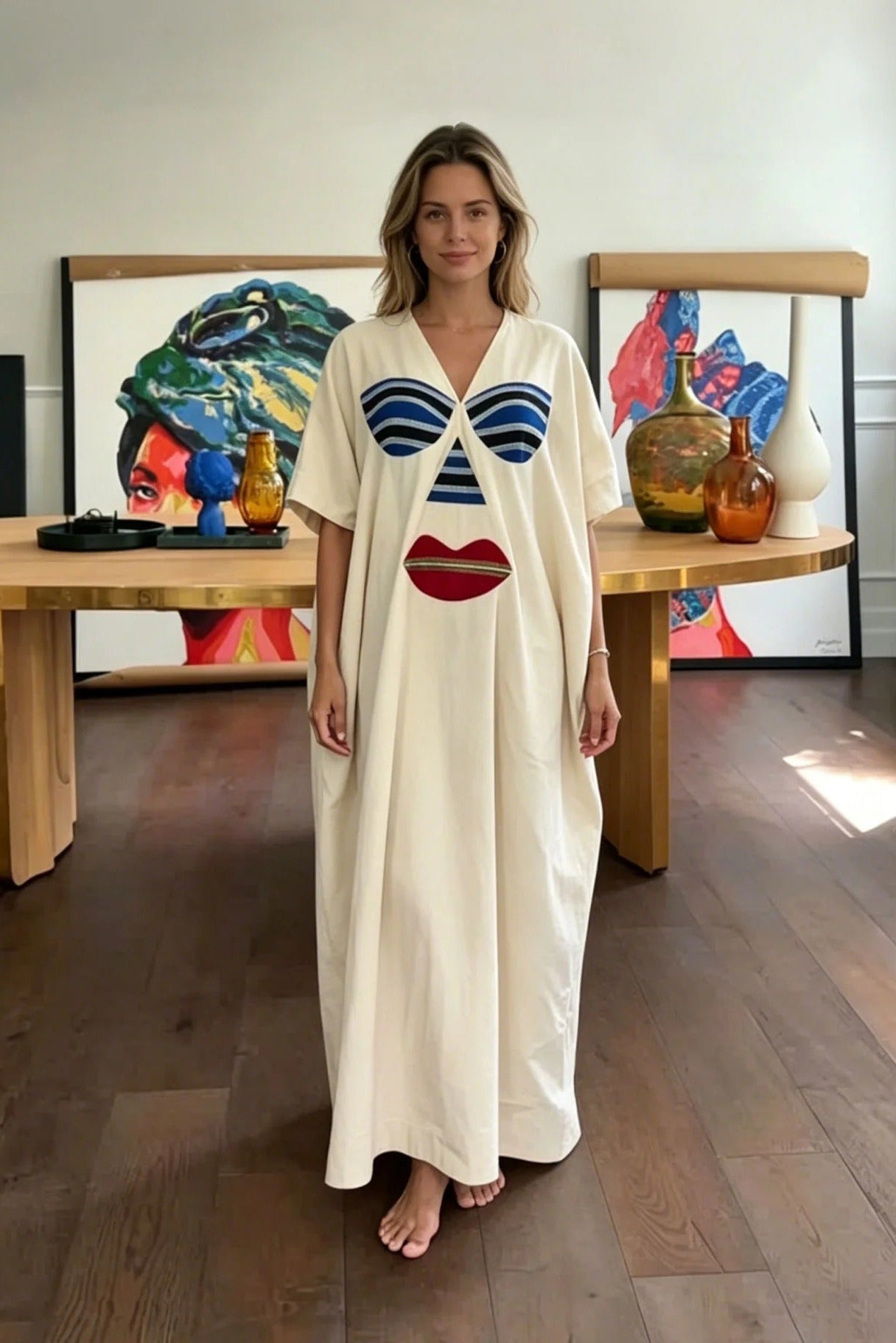 Dunkelbraunes Maxikleid mit Ein-Schulter-Cape-Ärmel