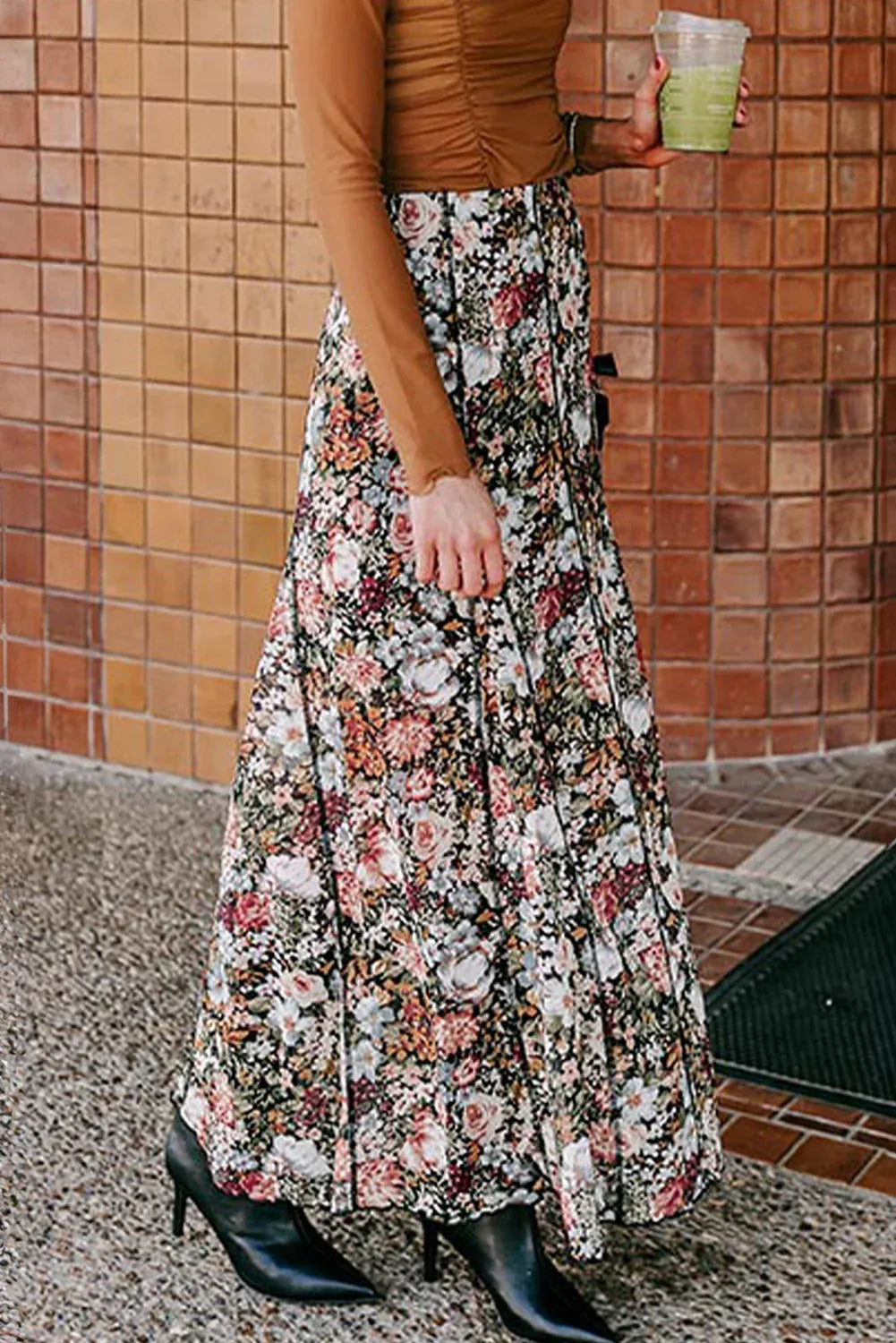 Schwaarz-Gro Mausermuster Mini-Kleed mat breede Äerm