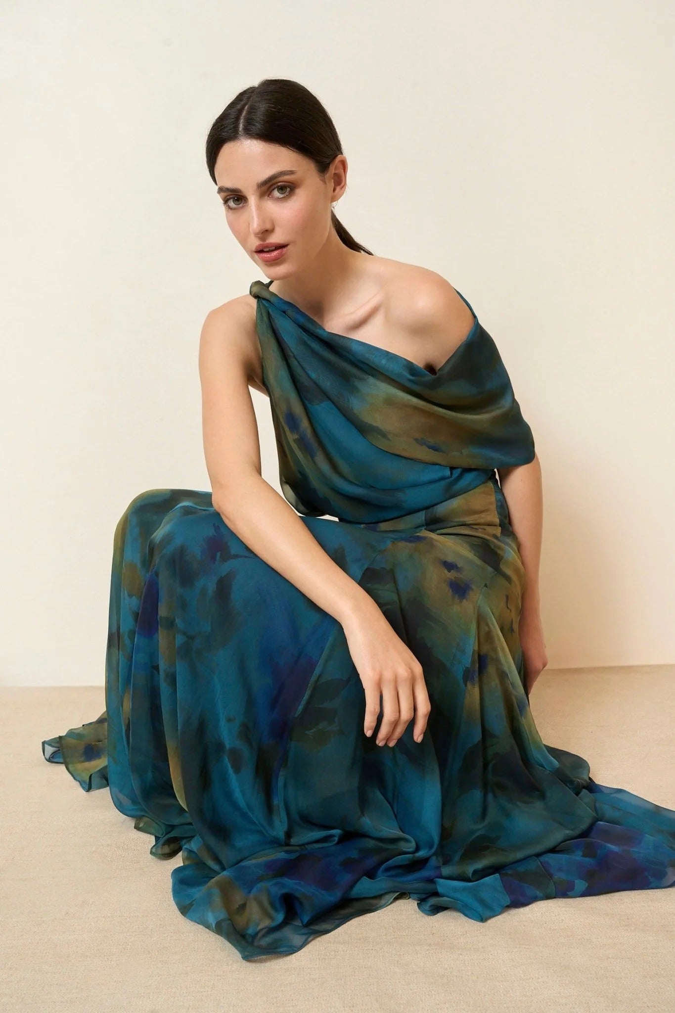 Elegante crèmekleurige geplooide maxi-jurk
