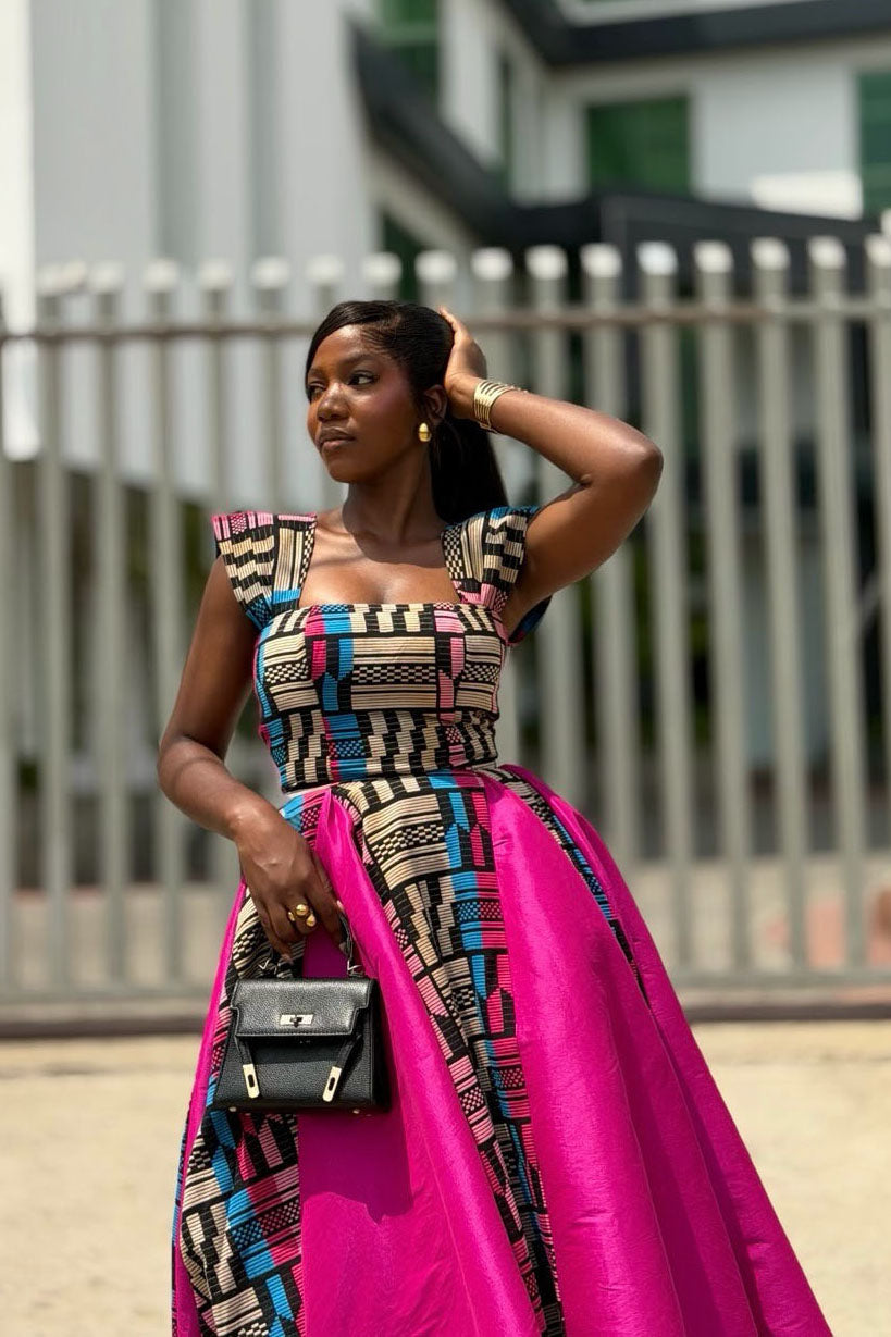 Rochie midi cu imprimeu african în degrade și contrast fucsia