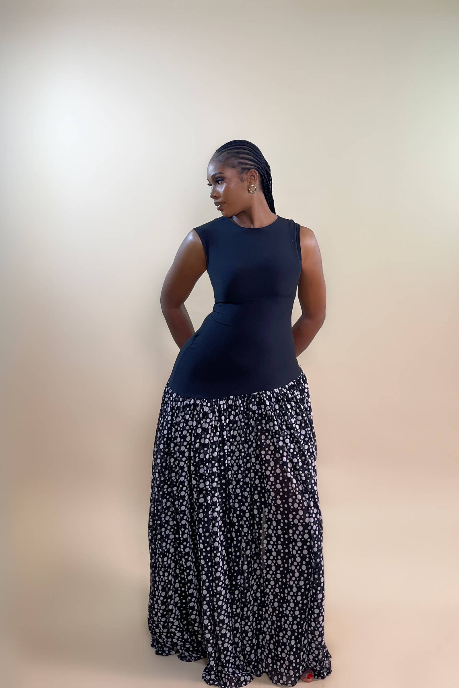 Rochie lungă din plasă cu buline de miez de noapte