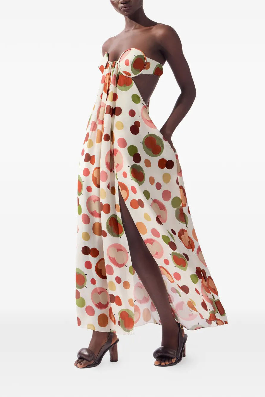 שמלת מקסי סטרפלס לבנה עם הדפס נקודות רב-צבעוני