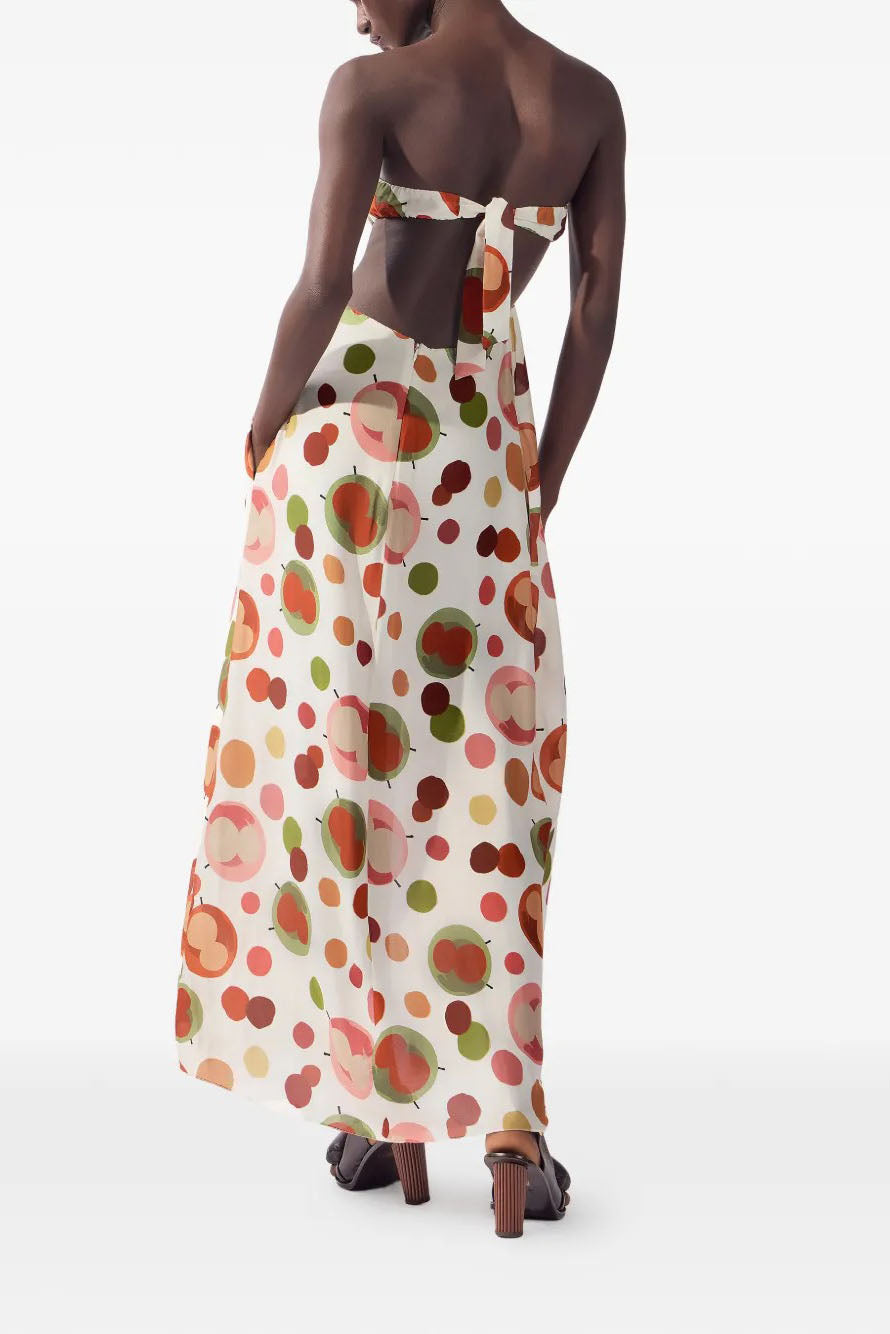 שמלת מקסי סטרפלס לבנה עם הדפס נקודות רב-צבעוני