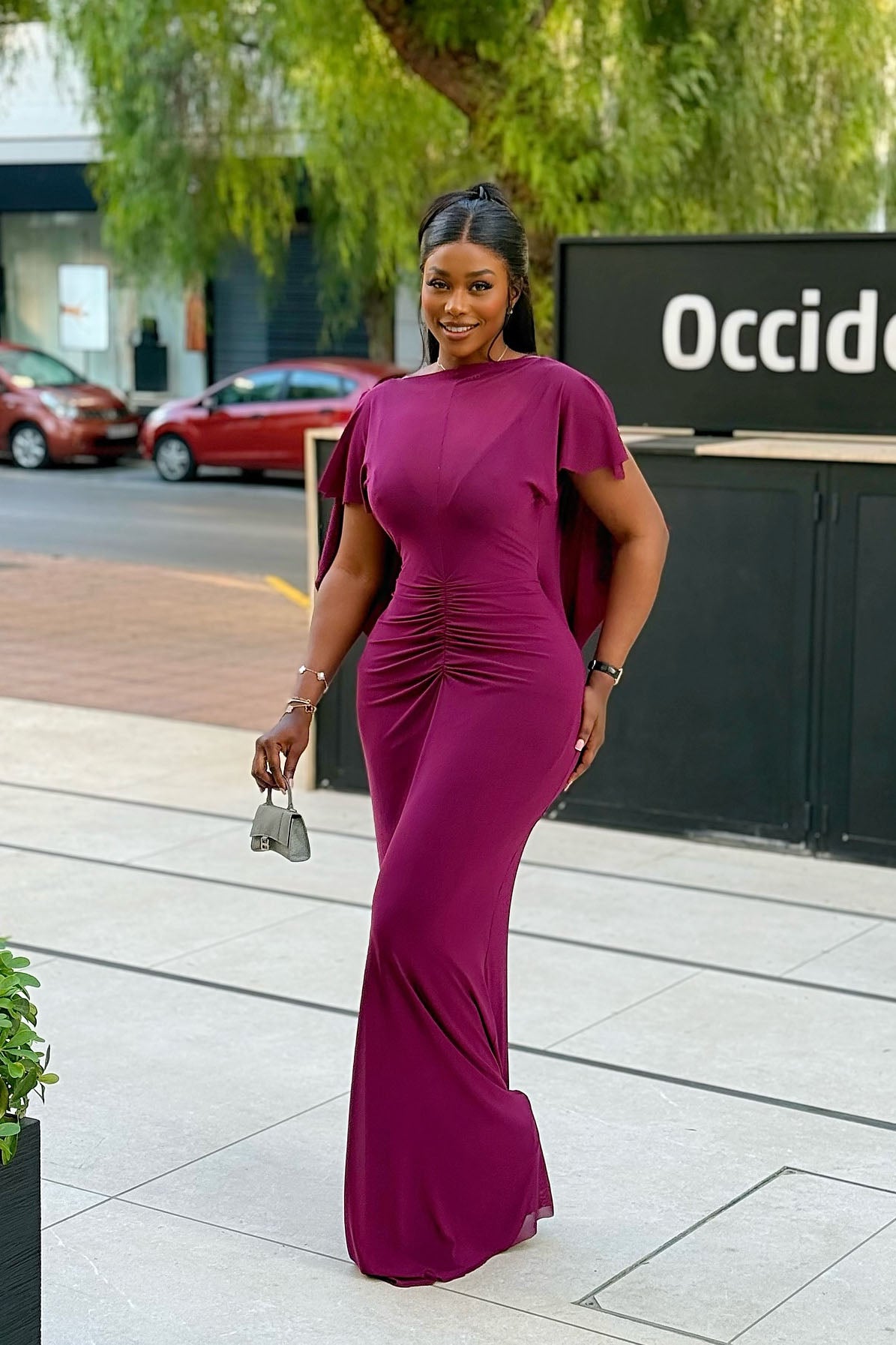 Rochie midi asimetrică cu model monocrom în carouri