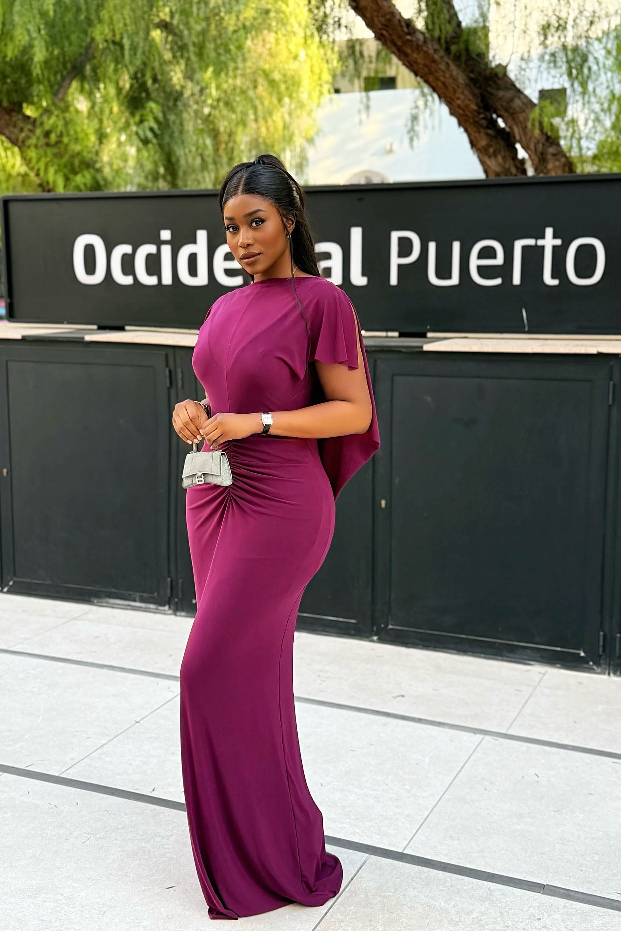 Rochie midi asimetrică cu model monocrom în carouri